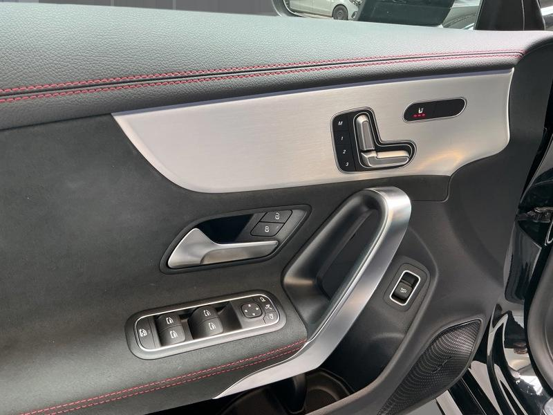 Mercedes-Benz CLA 180 Coupé AMG Line — photo 13