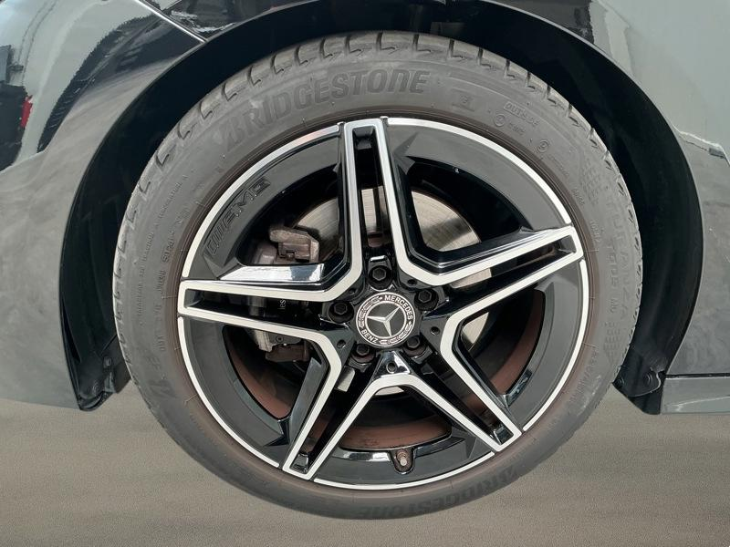 Mercedes-Benz CLA 180 Coupé AMG Line — photo 4
