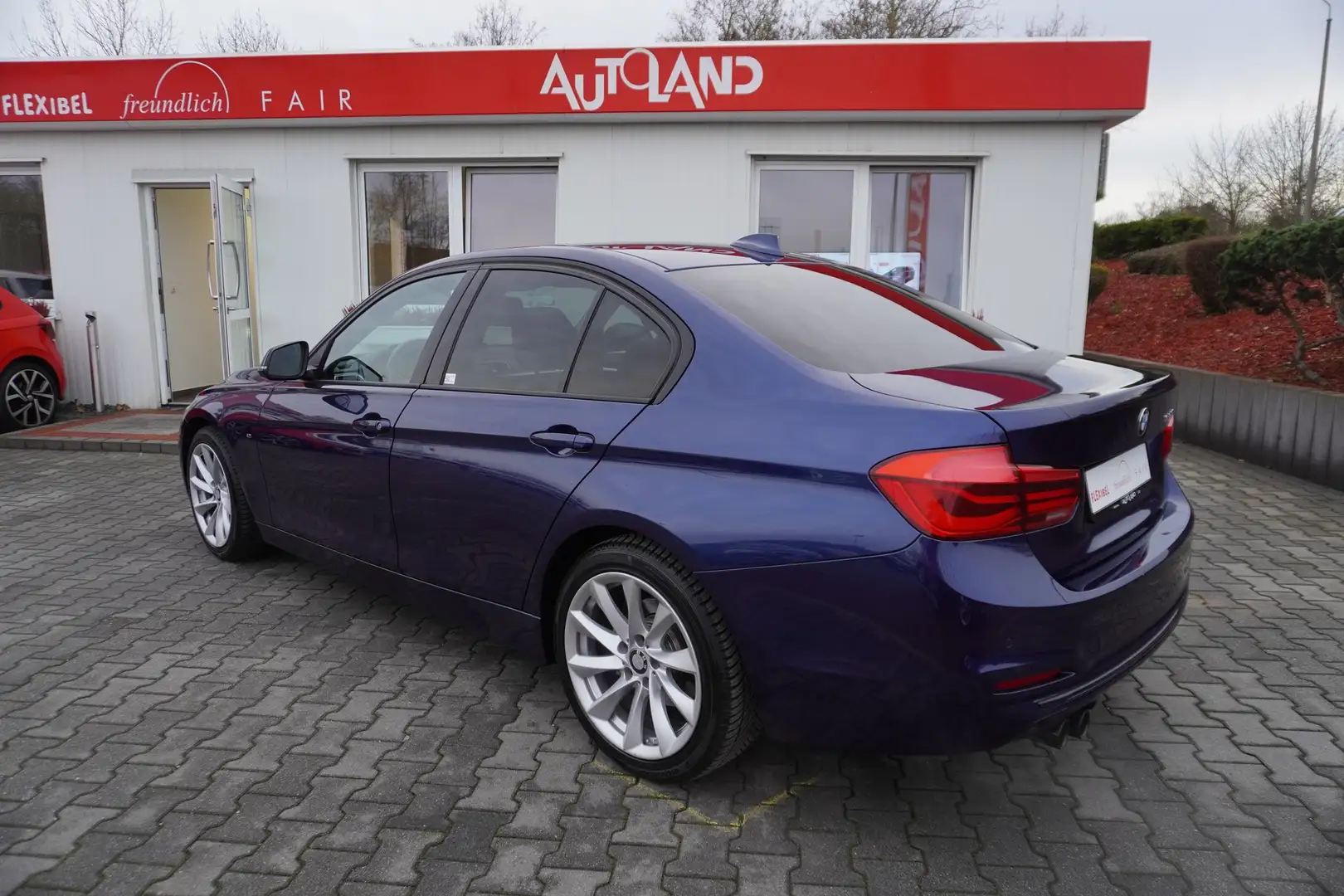 BMW 330 330i M Sport LED Head-Up Navi Tempomat Keyless Blau - 2