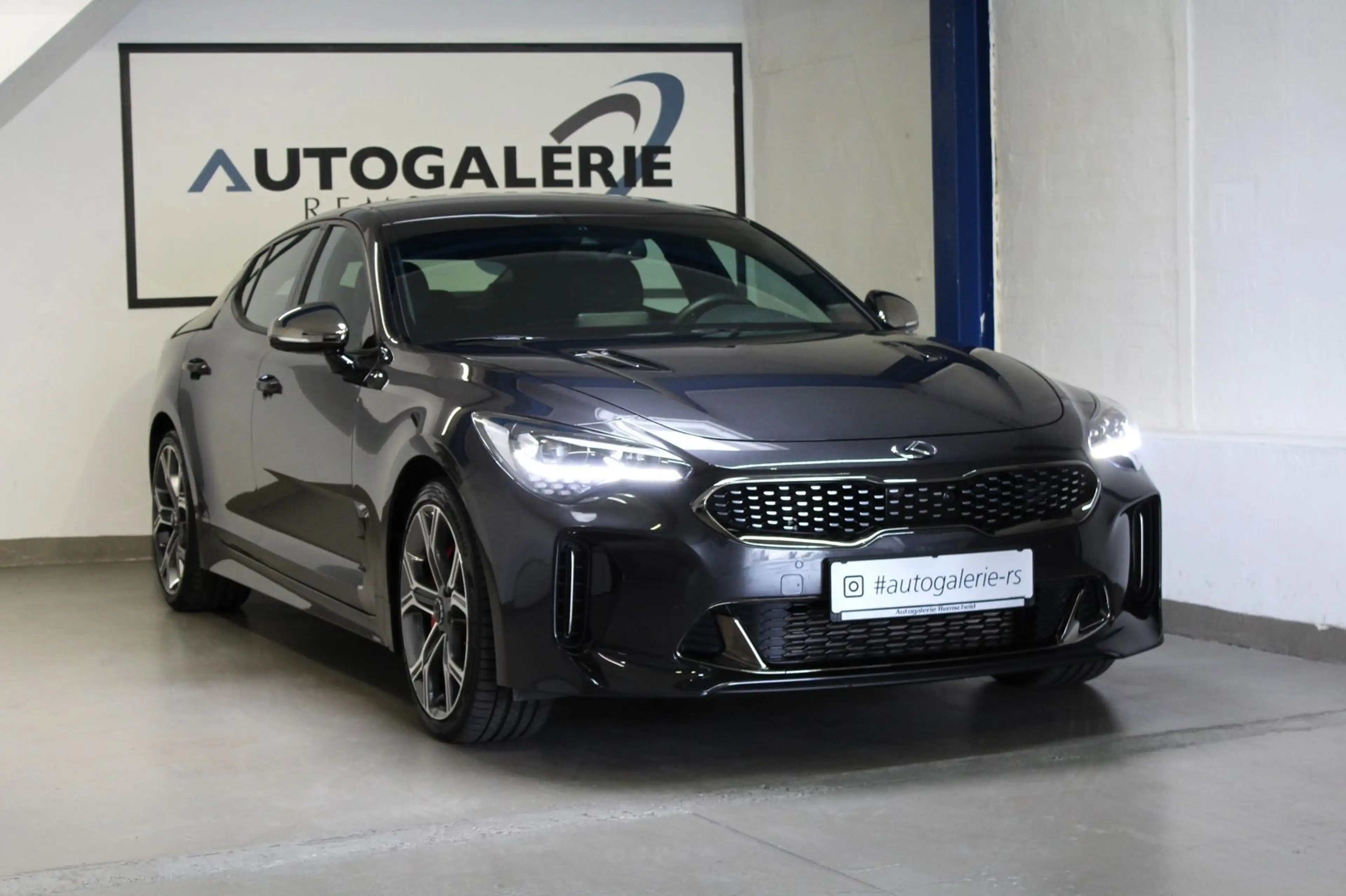 Kia Stinger GT 3.3 V6 T-GDI 4WD*LEDER*MEMORY*H&K*360 — photo 5