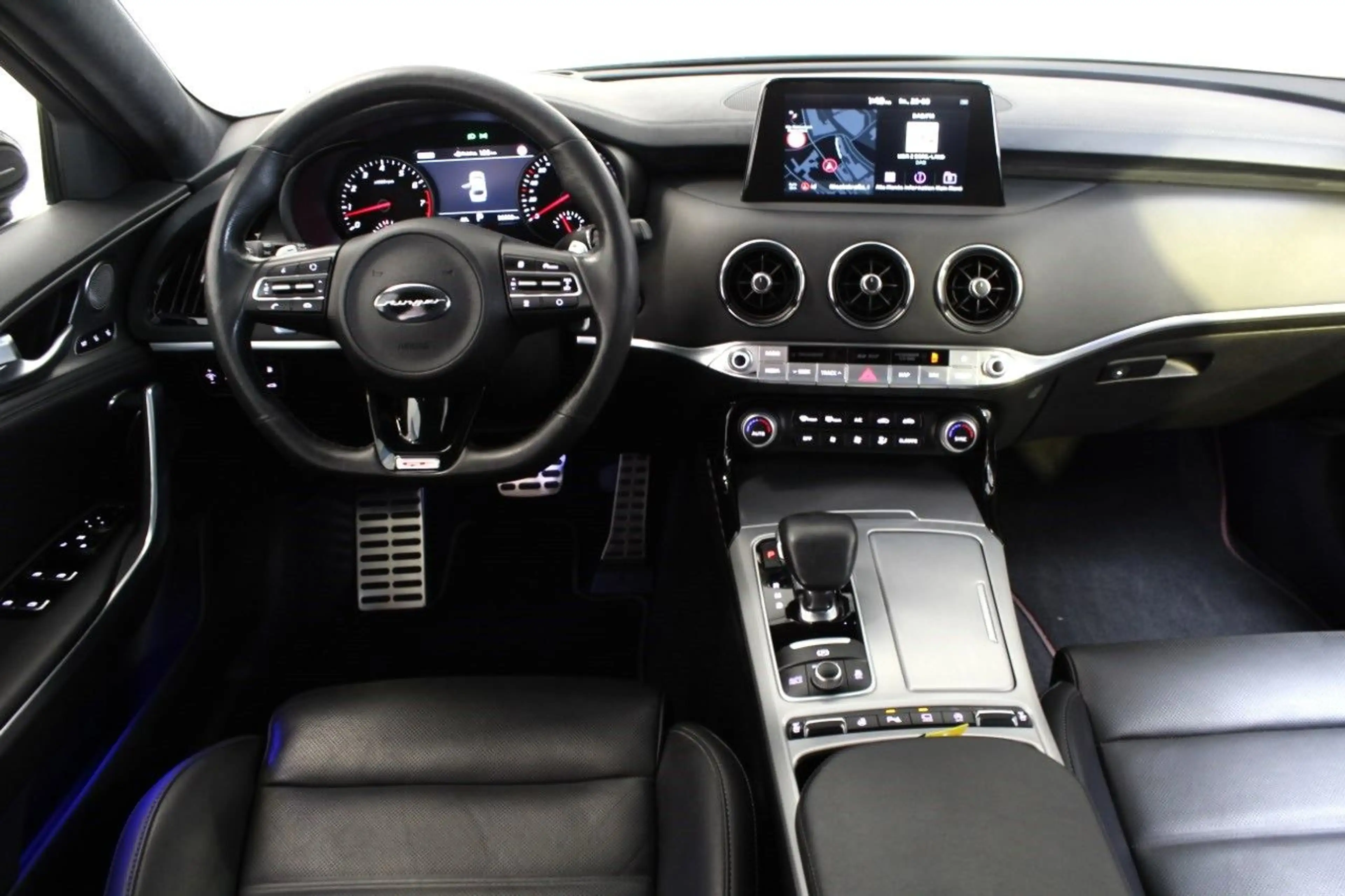 Kia Stinger GT 3.3 V6 T-GDI 4WD*LEDER*MEMORY*H&K*360 — photo 11