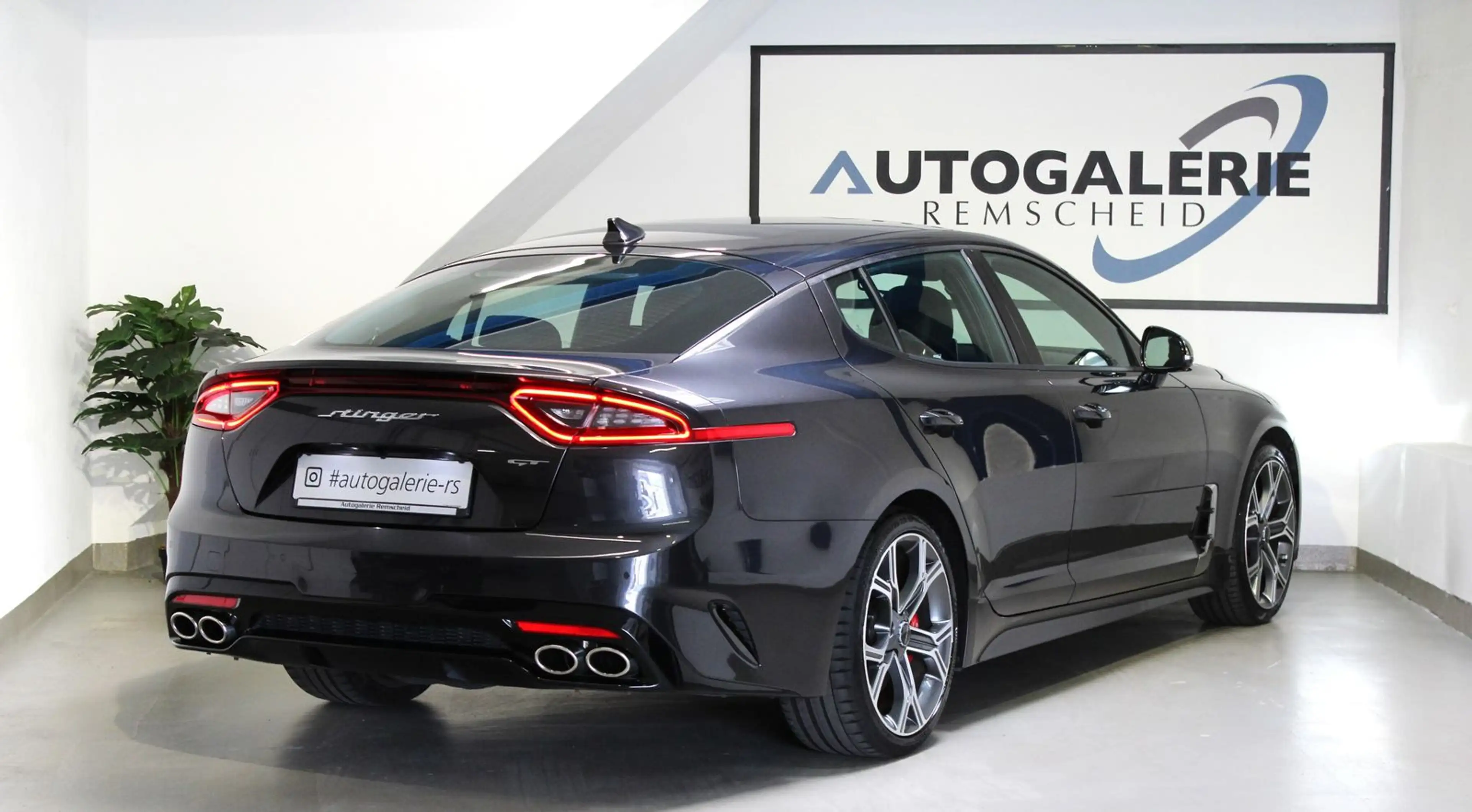 Kia Stinger GT 3.3 V6 T-GDI 4WD*LEDER*MEMORY*H&K*360 — photo 3