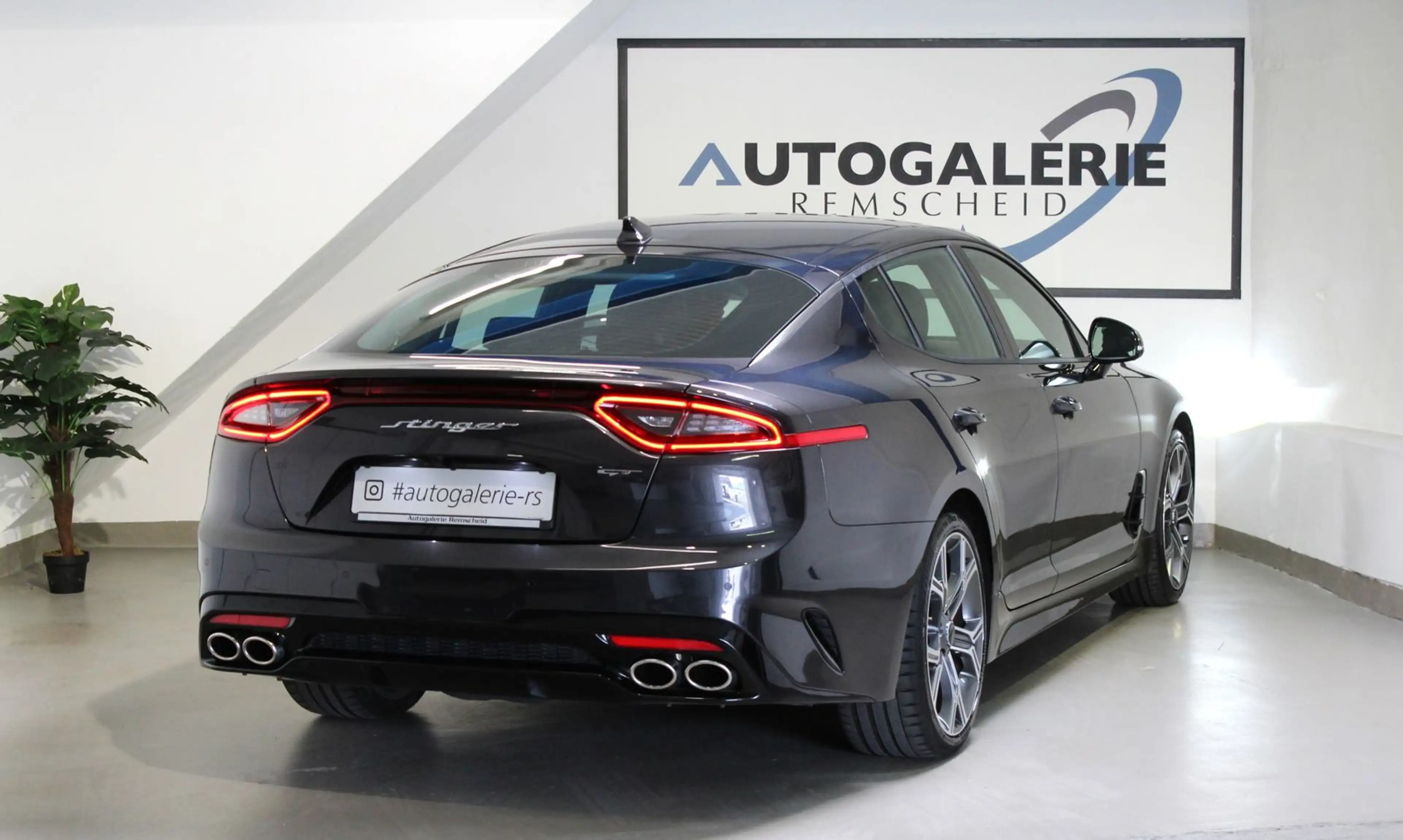 Kia Stinger GT 3.3 V6 T-GDI 4WD*LEDER*MEMORY*H&K*360 — photo 2