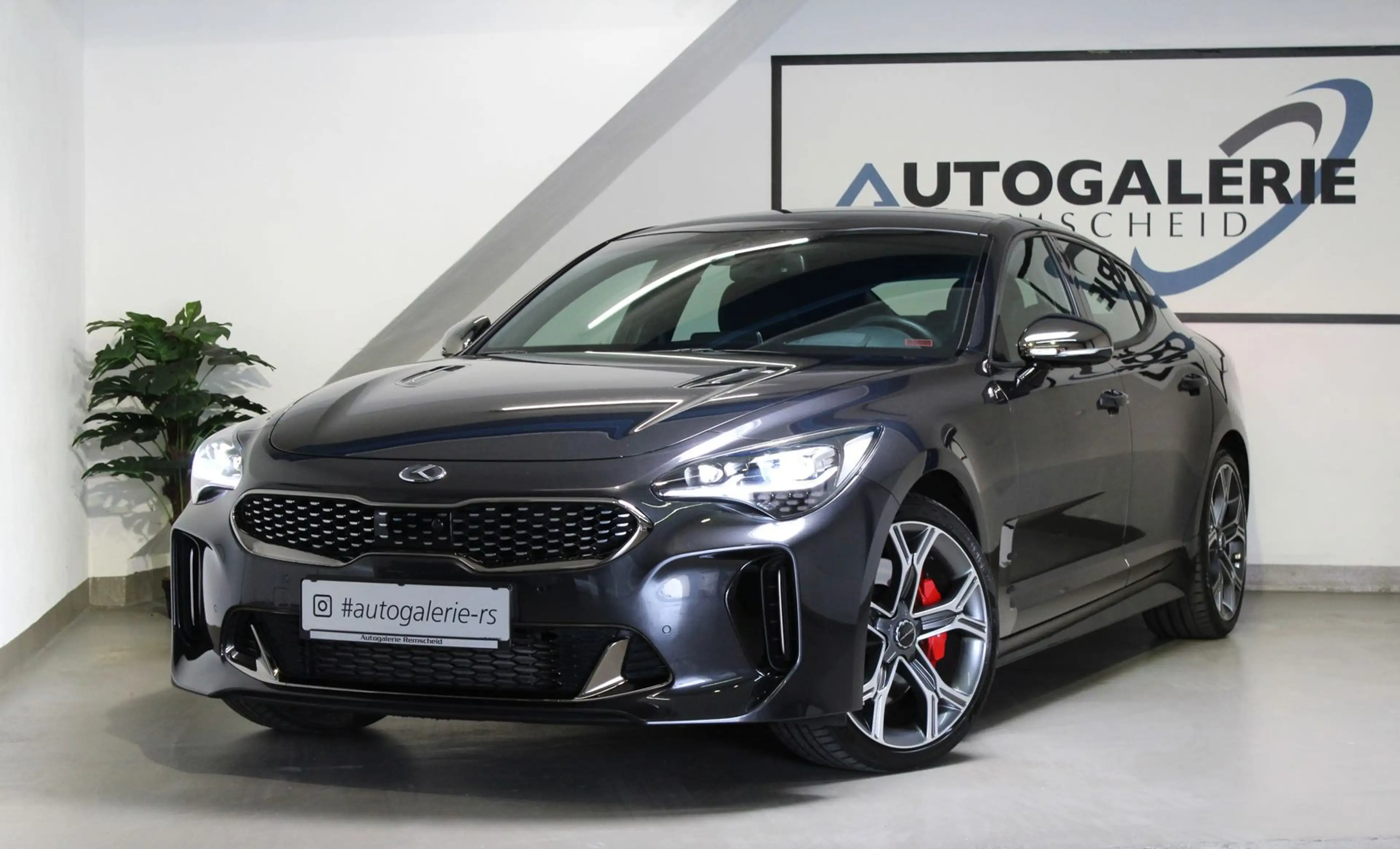 Kia Stinger GT 3.3 V6 T-GDI 4WD*LEDER*MEMORY*H&K*360 — photo 6