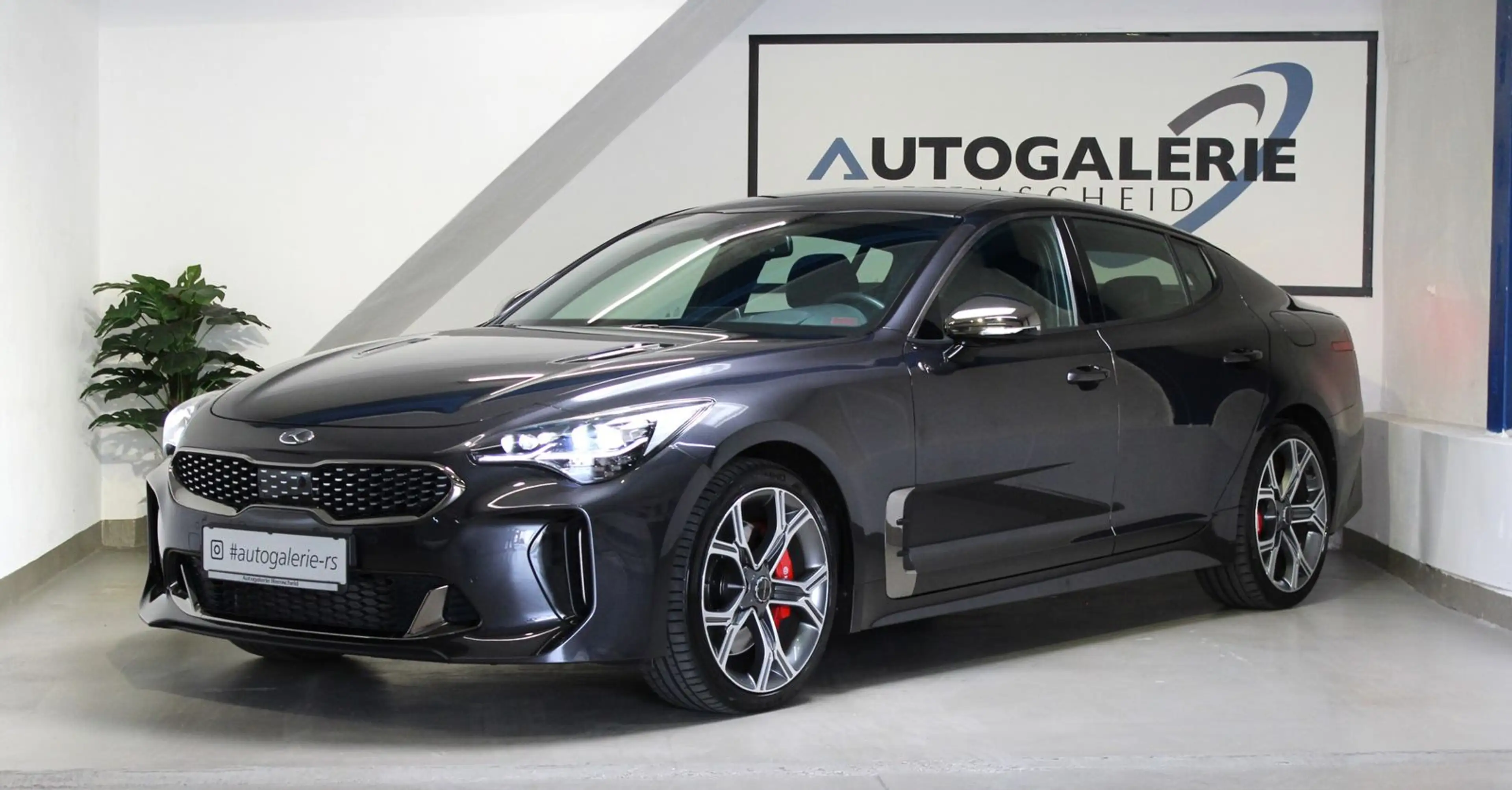 Kia Stinger GT 3.3 V6 T-GDI 4WD*LEDER*MEMORY*H&K*360 — photo 7