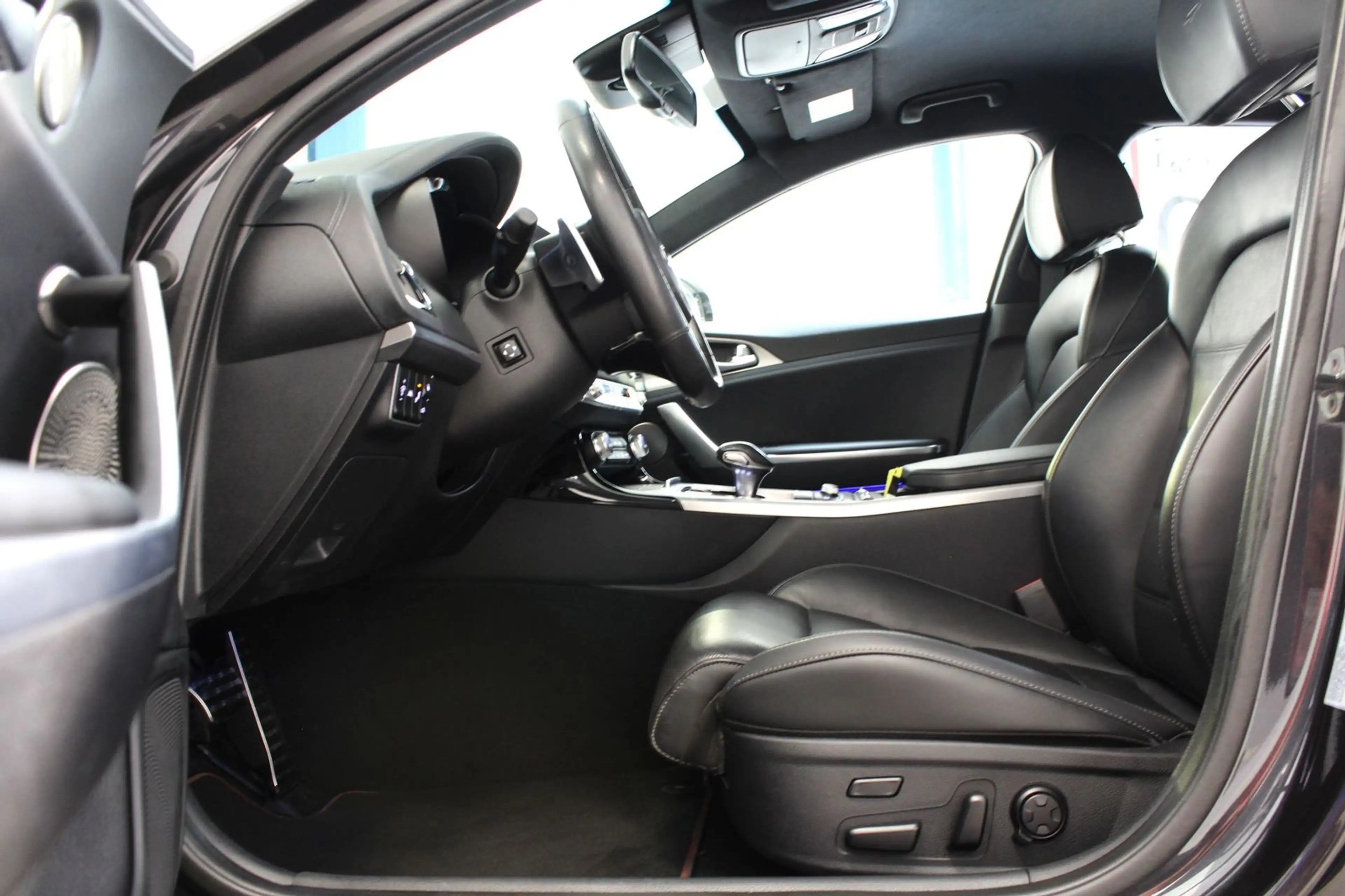 Kia Stinger GT 3.3 V6 T-GDI 4WD*LEDER*MEMORY*H&K*360 — photo 9