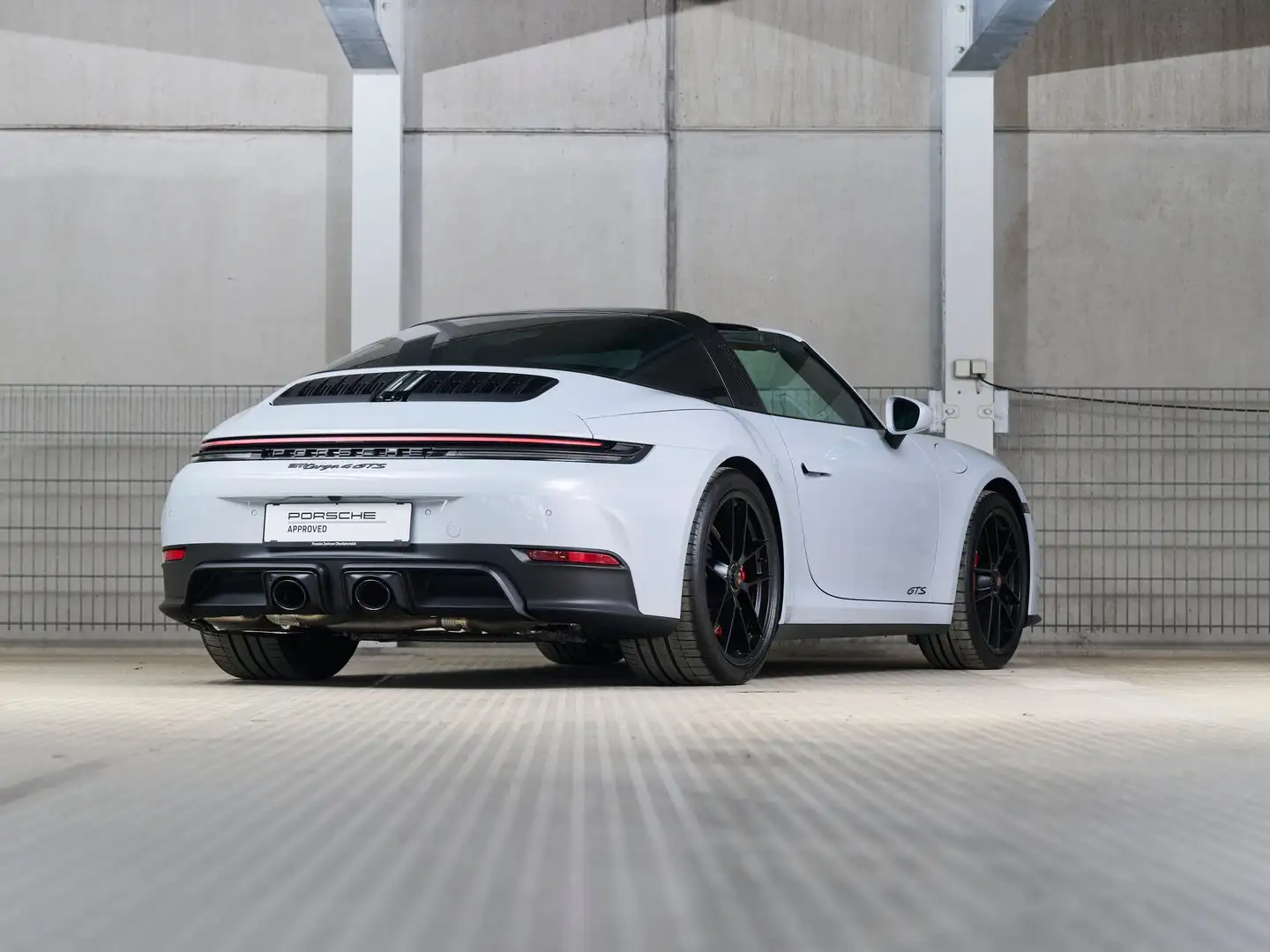 Porsche 911 Targa 4 GTS Grau - 2