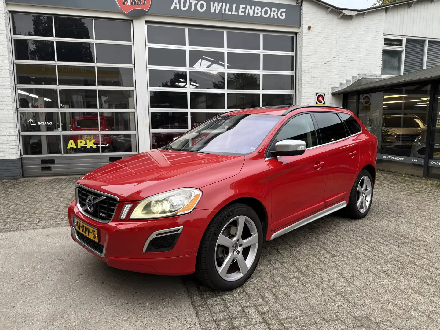 Volvo XC60 3.0 T6 AWD R-Design Rood - 2
