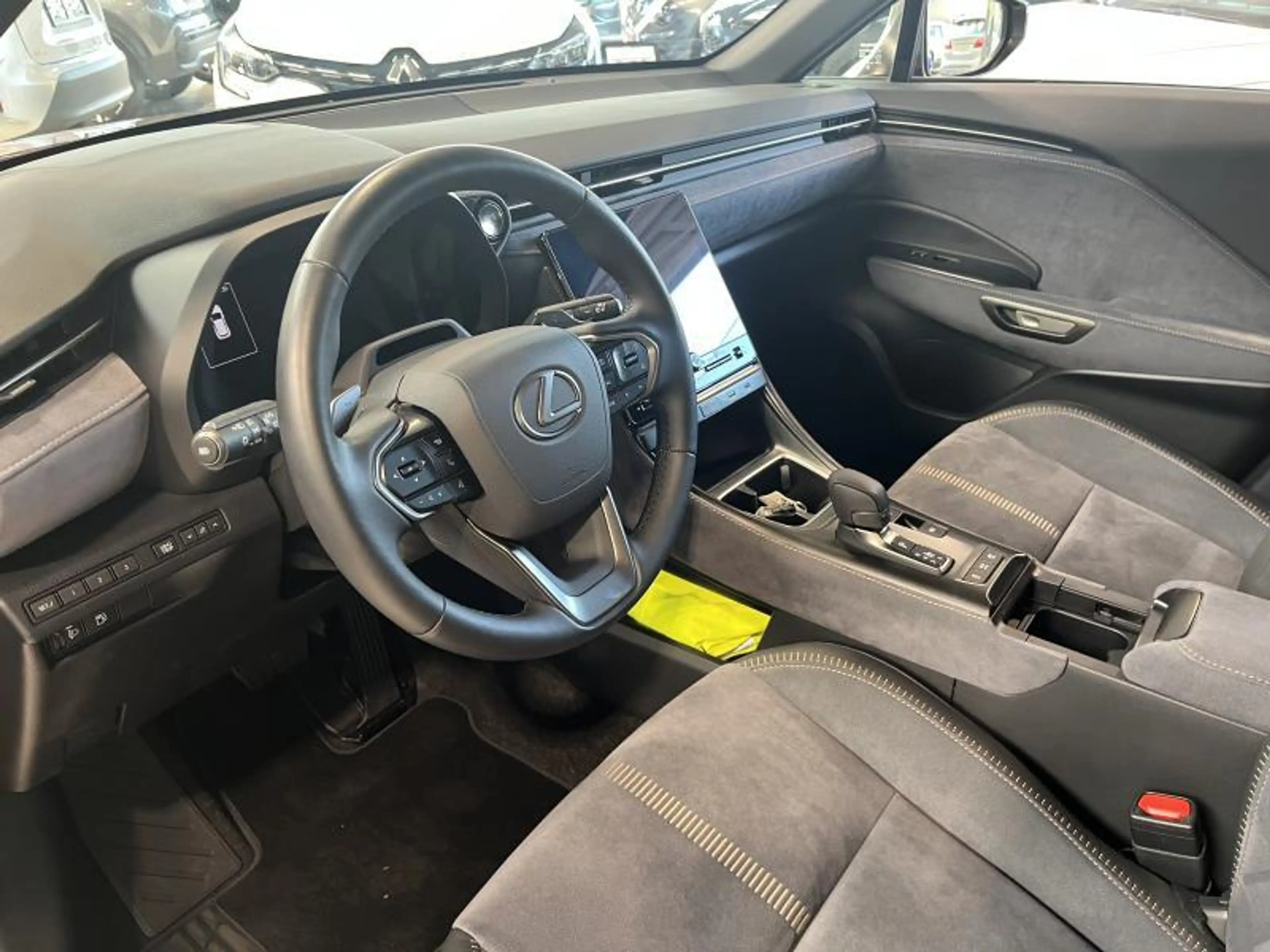 Lexus LBX cool — photo 6