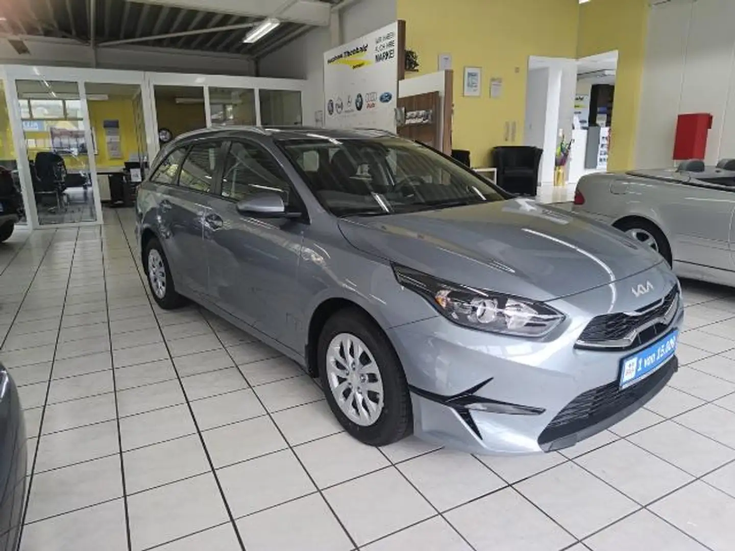 Kia Ceed / cee'd SW 1.5 T-GDI Vision 7-G DCT Automatik Gris - 2