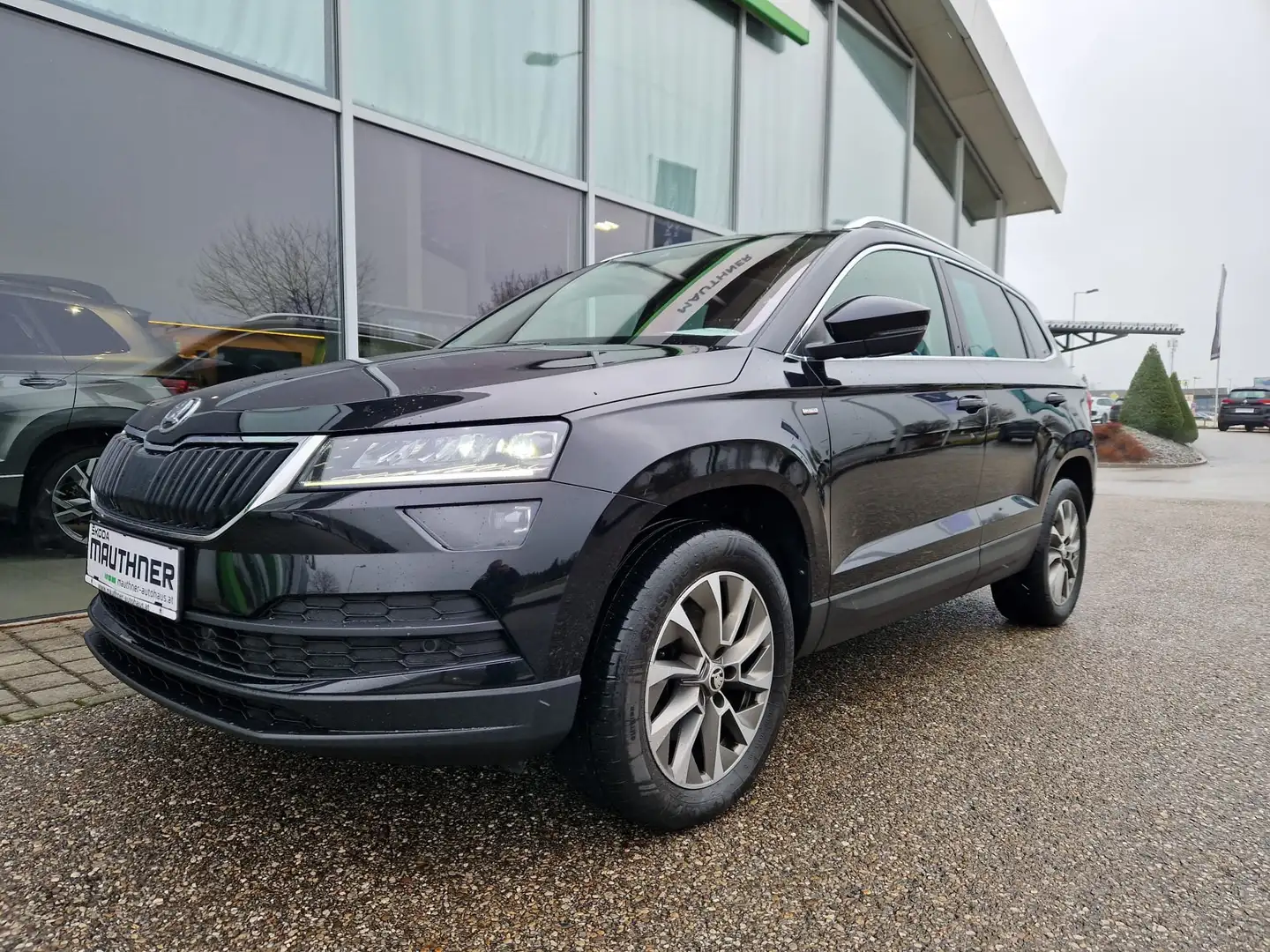 Skoda Karoq Clever 4x4 Schwarz - 1