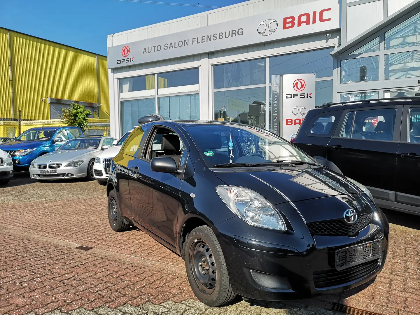 Toyota Yaris Cool*TÜV Juni 2026*Günstig im Unterhalt Schwarz - 1