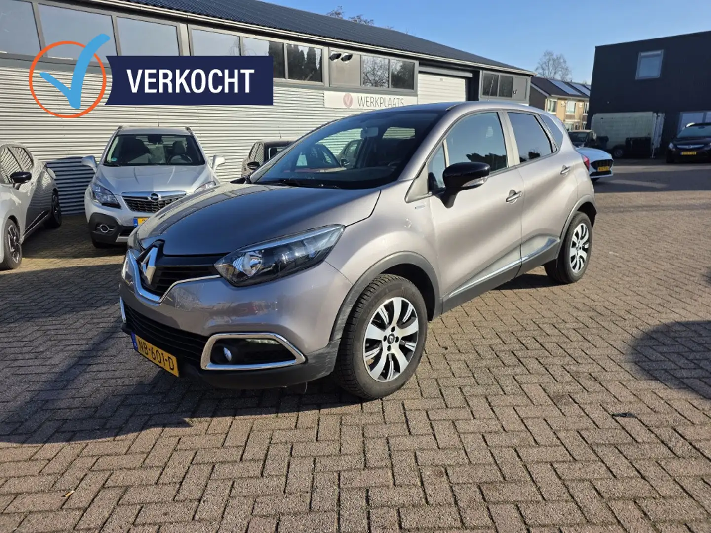 Renault Captur 0.9 TCe Limited, navi, airco. Grau - 1