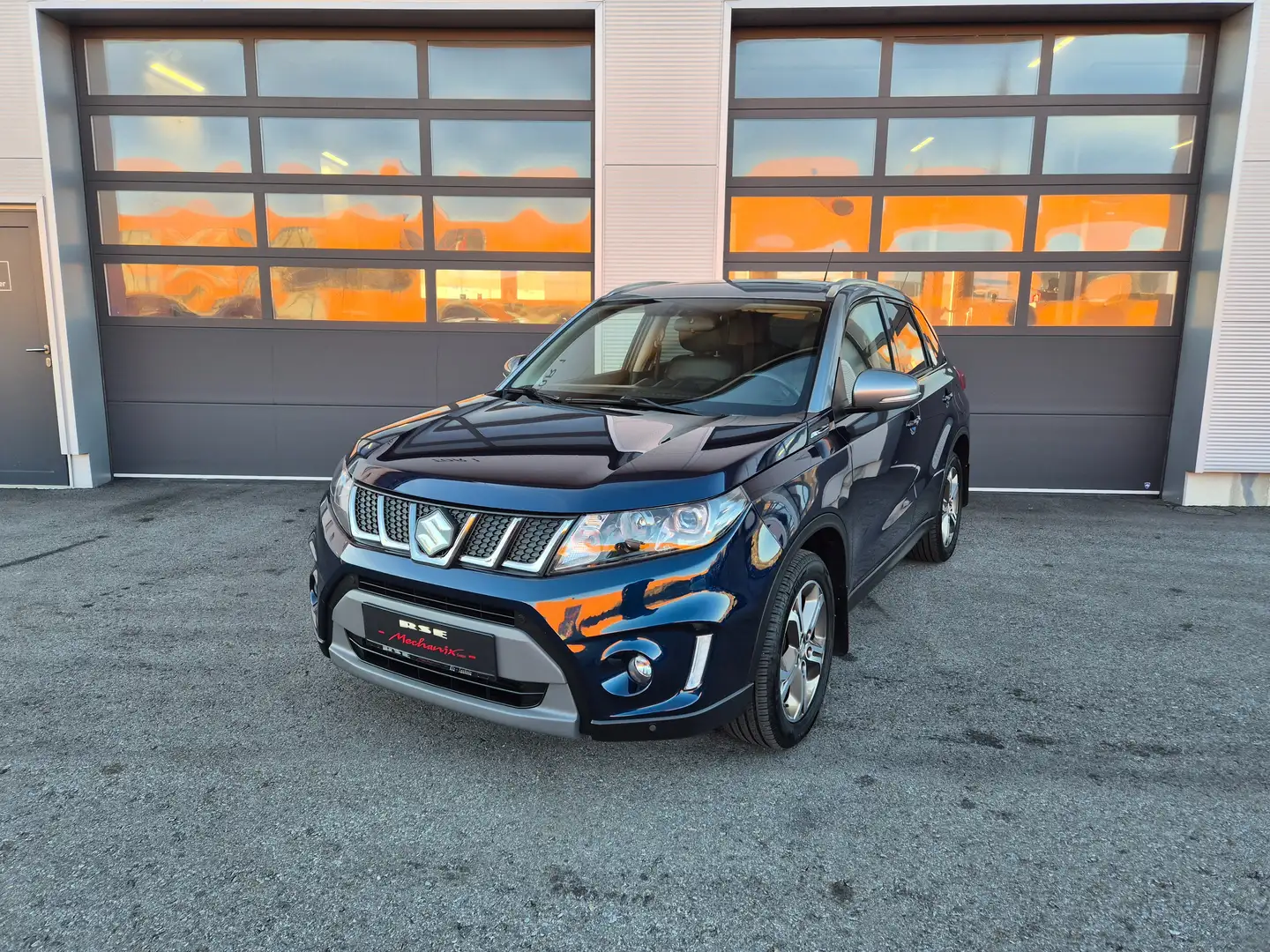 Suzuki Vitara 1.6,4x4,LED,Navi,SHZ,PDC,Kamera,Panorama,Tempomat Blau - 2