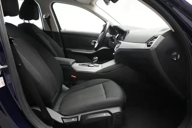 BMW 3 Series view 15