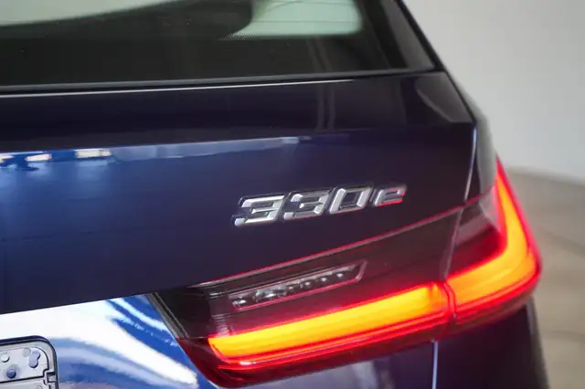 BMW 3 Series view 10