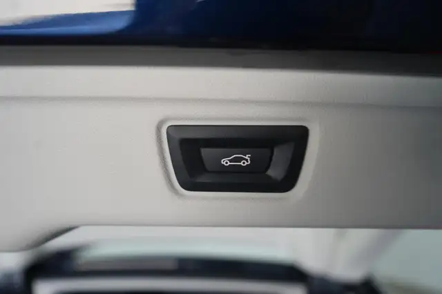 BMW 3 Series view 8