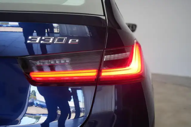 BMW 3 Series view 12