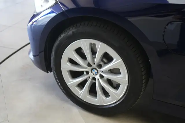 BMW 3 Series view 14
