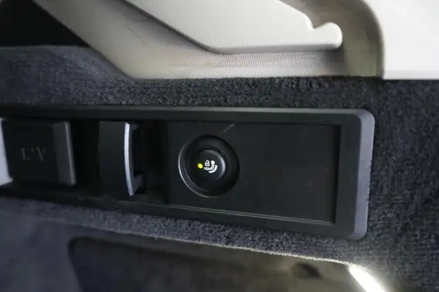 BMW 3 Series view 9