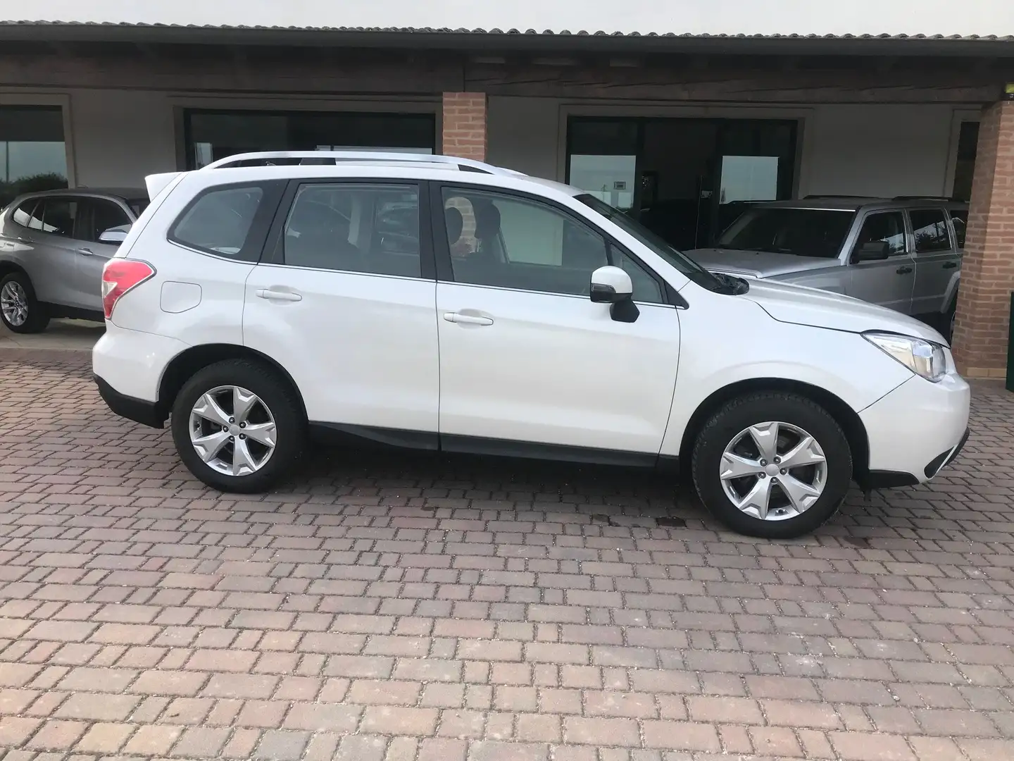 Subaru Forester 2.0d XS Exclusive Weiß - 1