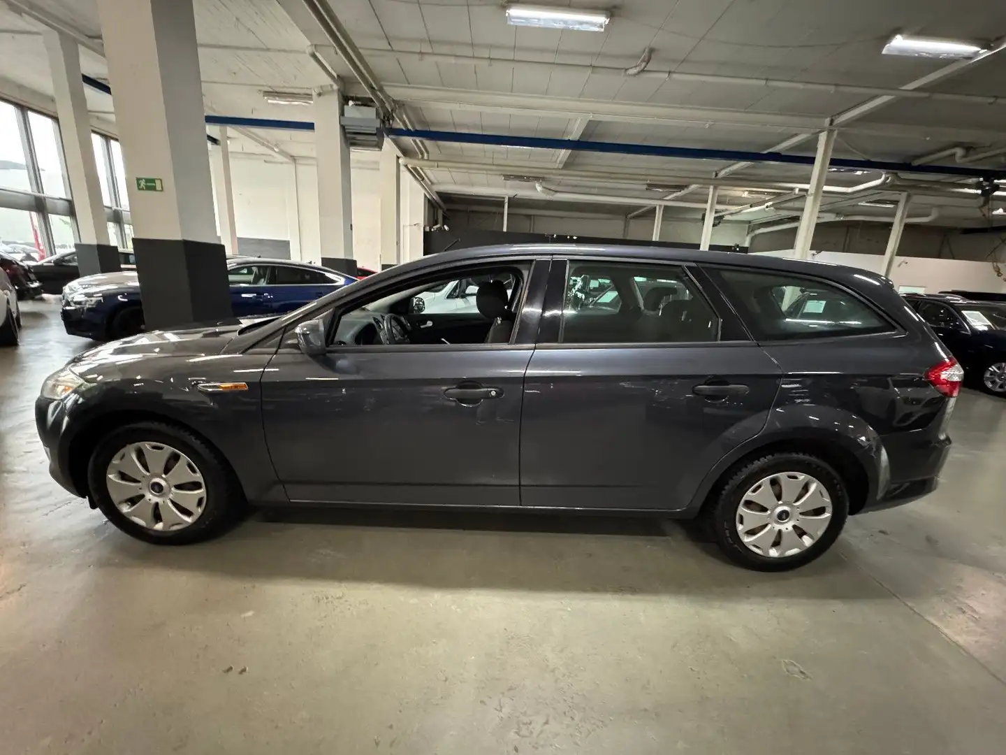 Ford Mondeo Turnier 2.0 AMBIENTE KLIMA SONY AHK PDC Gris - 2