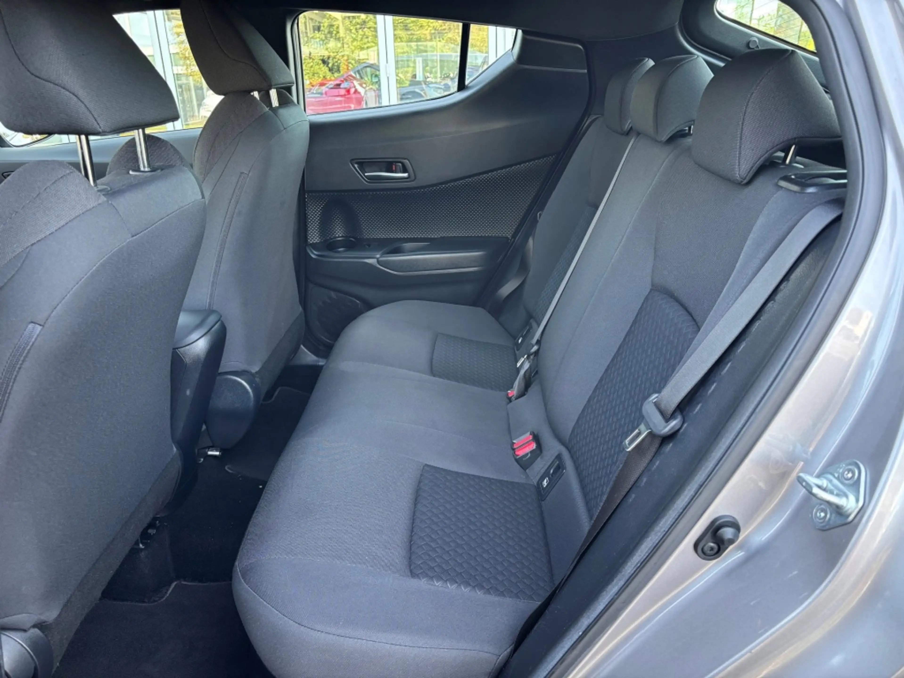 Toyota C-HR 1.8 Hybrid 122pk CVT Active | P.cam | Cruise — photo 6
