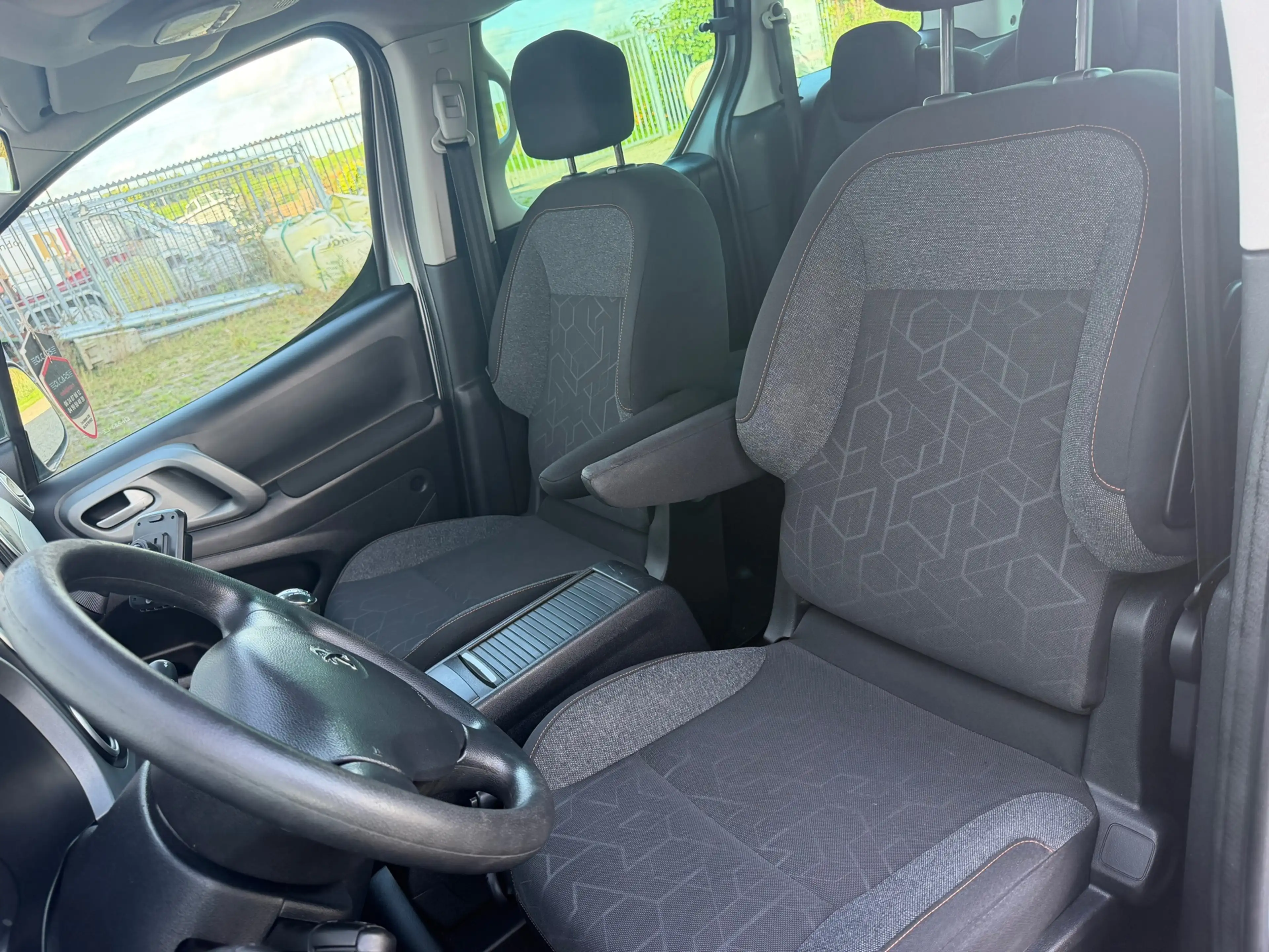Peugeot Partner Tepee 1.2 PureTech Active- Gris Artense- Airco/Cru — photo 9