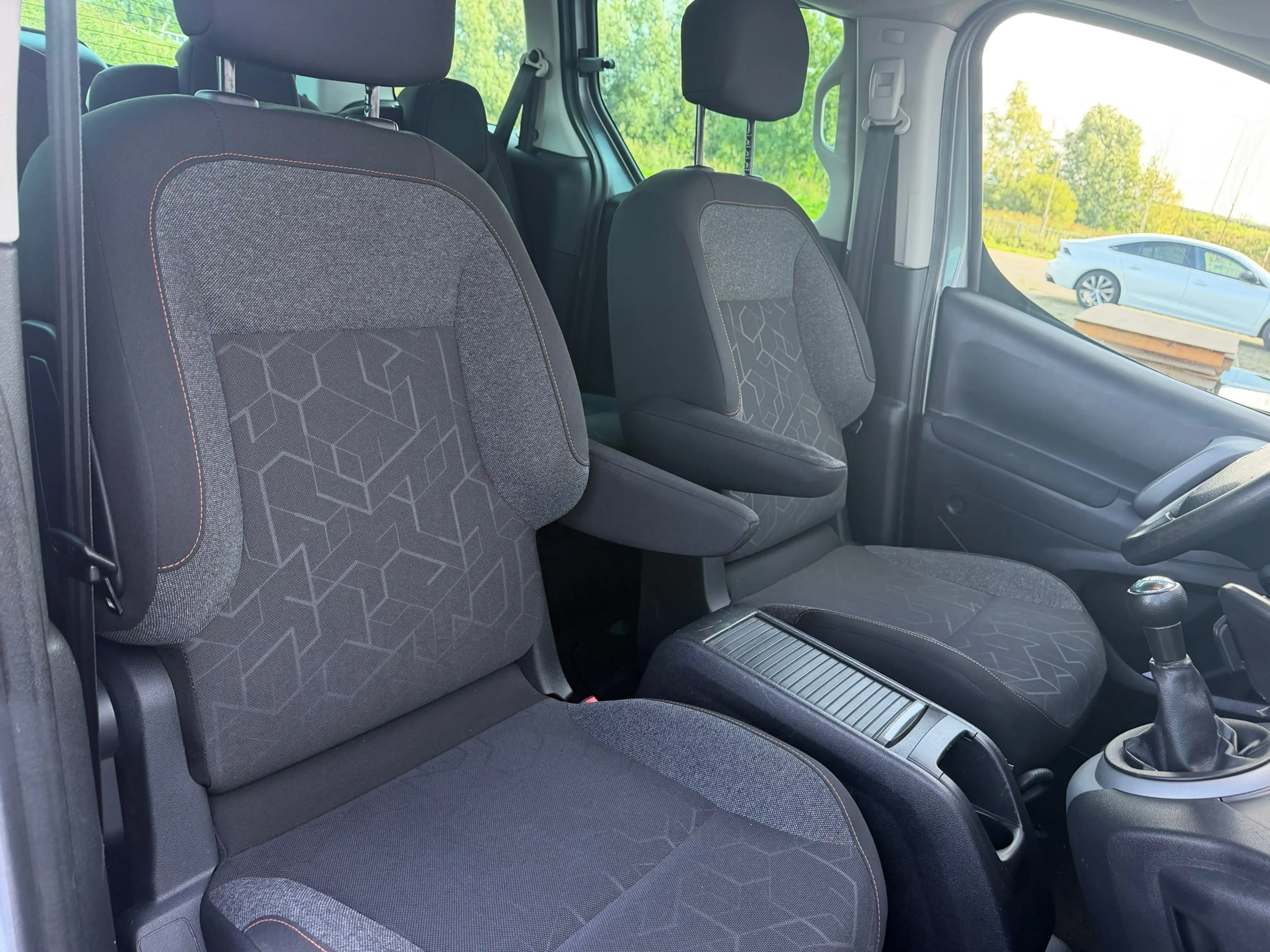 Peugeot Partner Tepee 1.2 PureTech Active- Gris Artense- Airco/Cru — photo 16