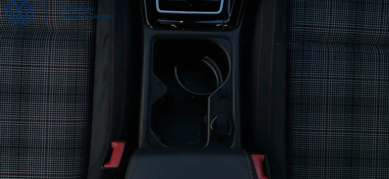 Volkswagen Golf GTI снимка Volkswagen Golf GTI
