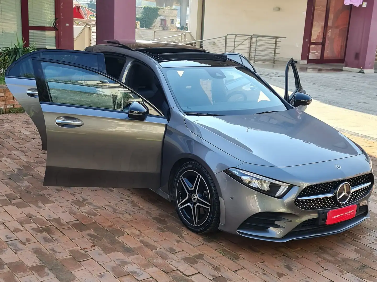 Mercedes-Benz A 180 A 180 d Premium auto Gris - 1