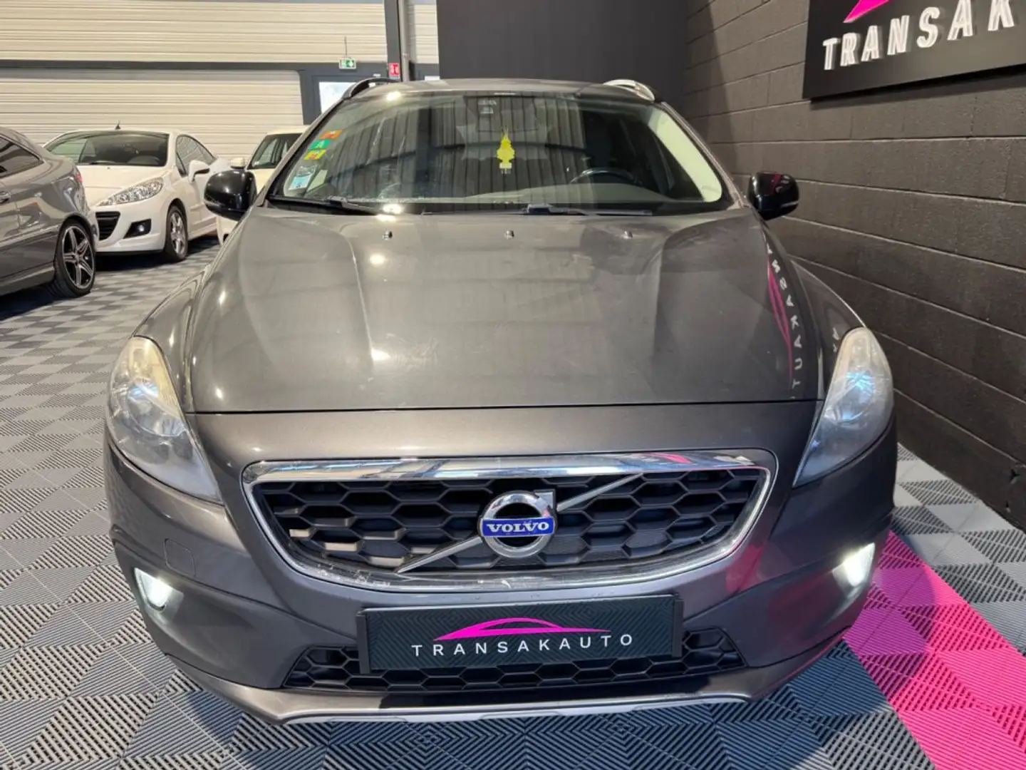 Volvo V40 CROSS COUNTRY BUSINESS D2 115 Momentum Business Gris - 2
