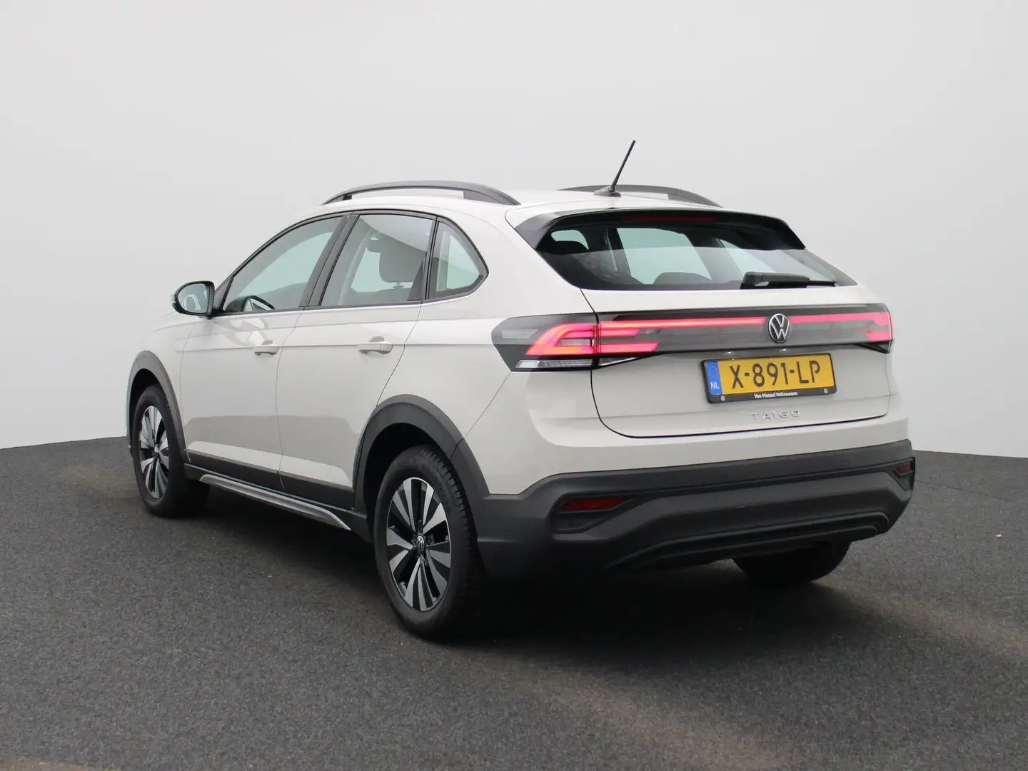 Volkswagen Taigo 1.0 TSI Life 110 PK | Automaat | Parkeersensoren | Grijs - 2
