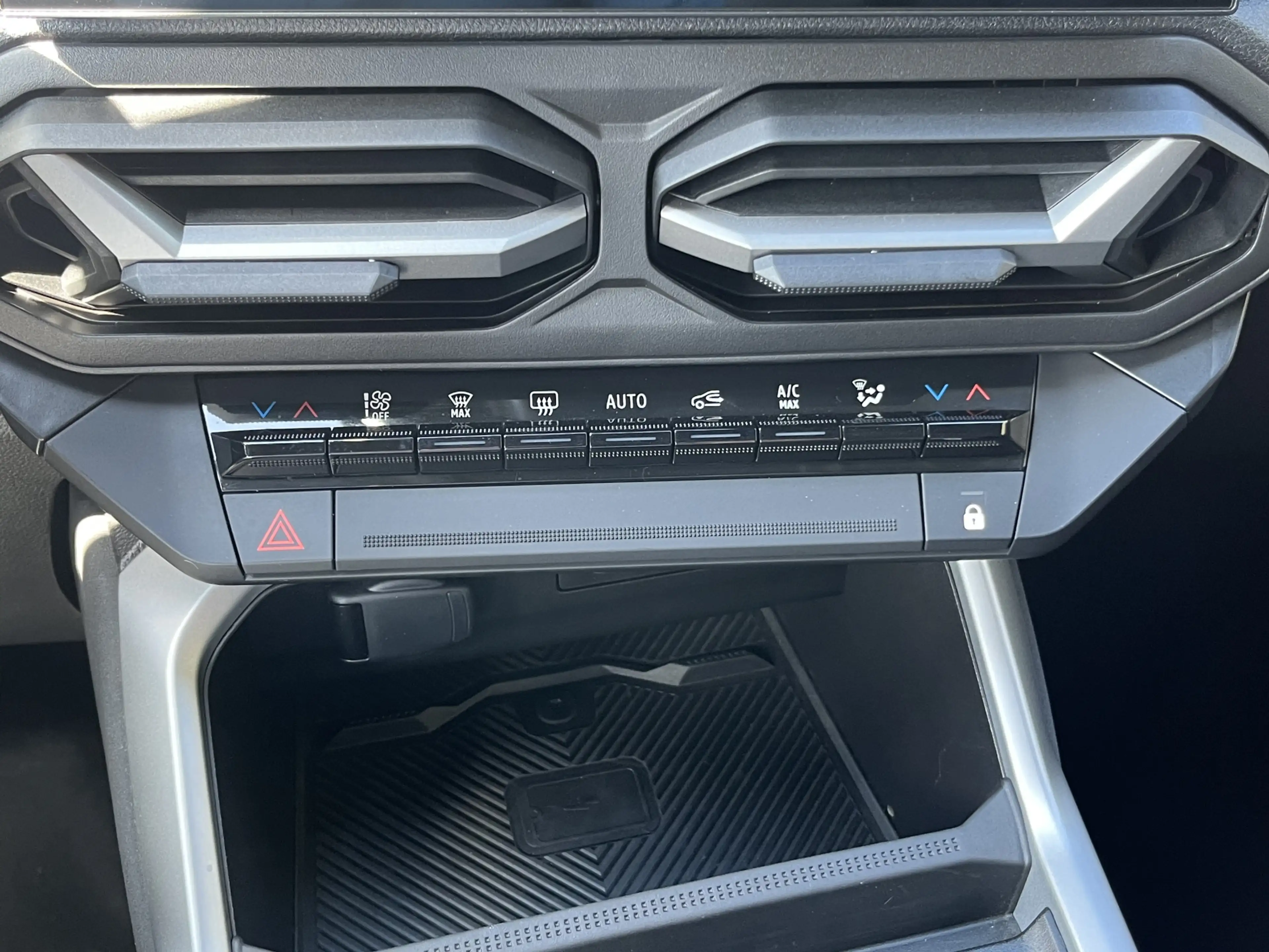 Dacia Bigster 1.8 Hybrid 156PK Journey / 360 Camera / Pack winte — photo 22