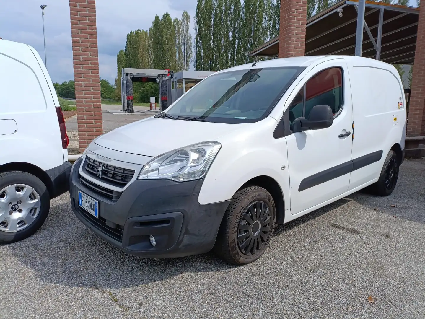 Peugeot PARTNER Wit - 2