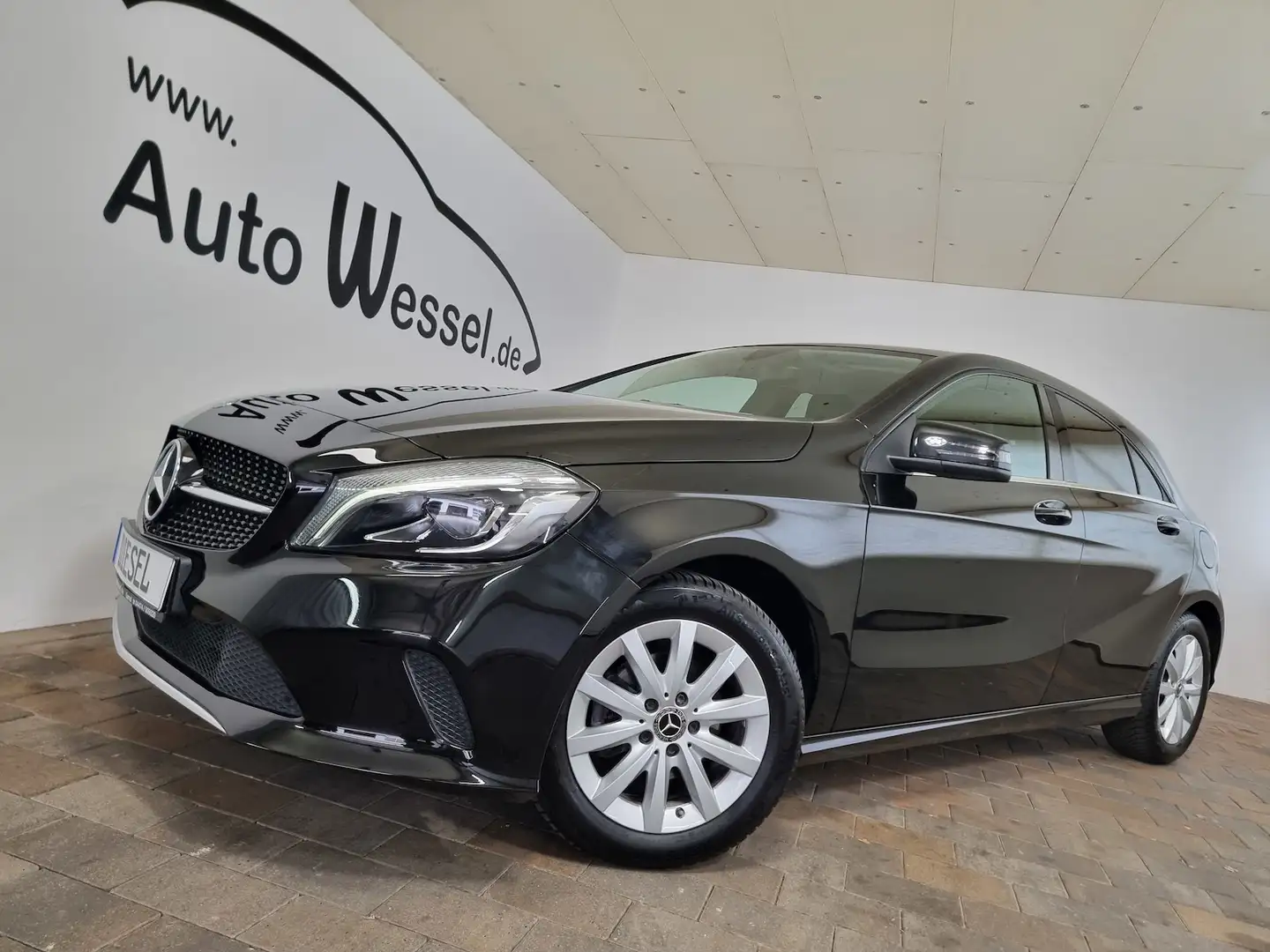 Mercedes-Benz A 180 CDI LED SHZ Navi Klima Tempomat Kamera Noir - 1