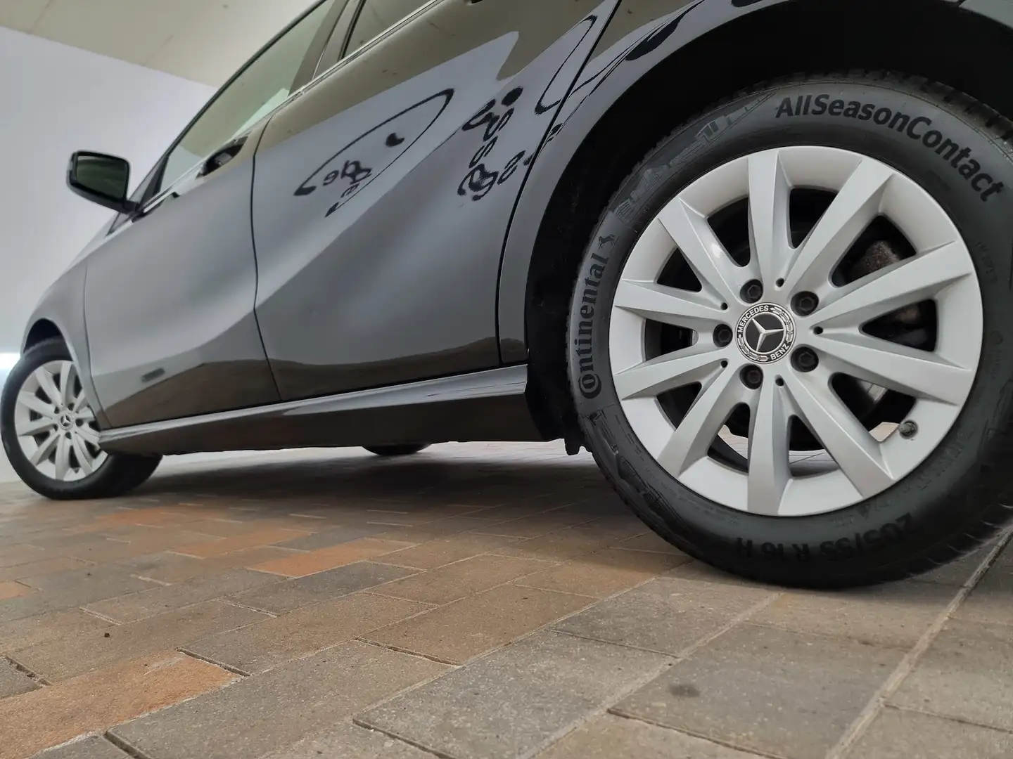 Mercedes-Benz A 180 CDI LED SHZ Navi Klima Tempomat Kamera Noir - 2