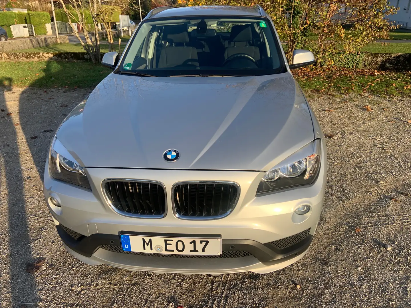 BMW X1 X1 sDrive18i Aut. Advantage Paket Plus Silber - 2