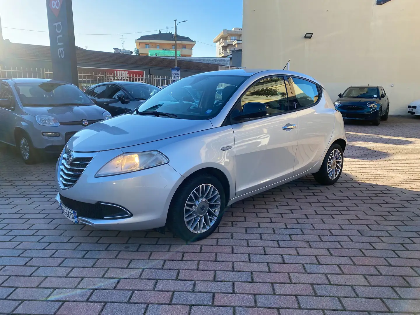 Lancia Ypsilon Ypsilon III 2011 0.9 t.air Gold s Silber - 1