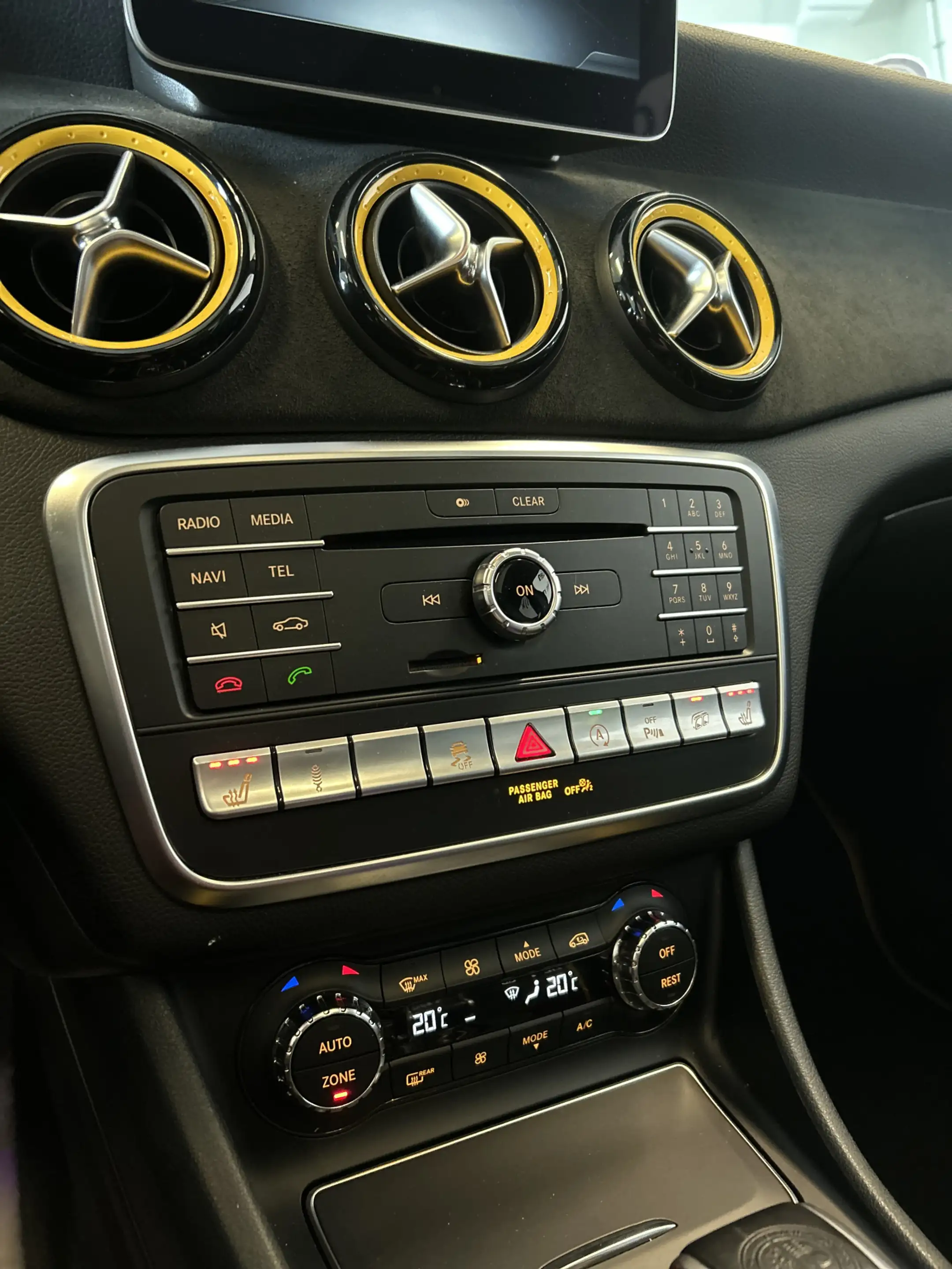 Mercedes-Benz A 45 AMG 4MATIC Yellow Night 381PK | Panoramadak | Harman/K — photo 13