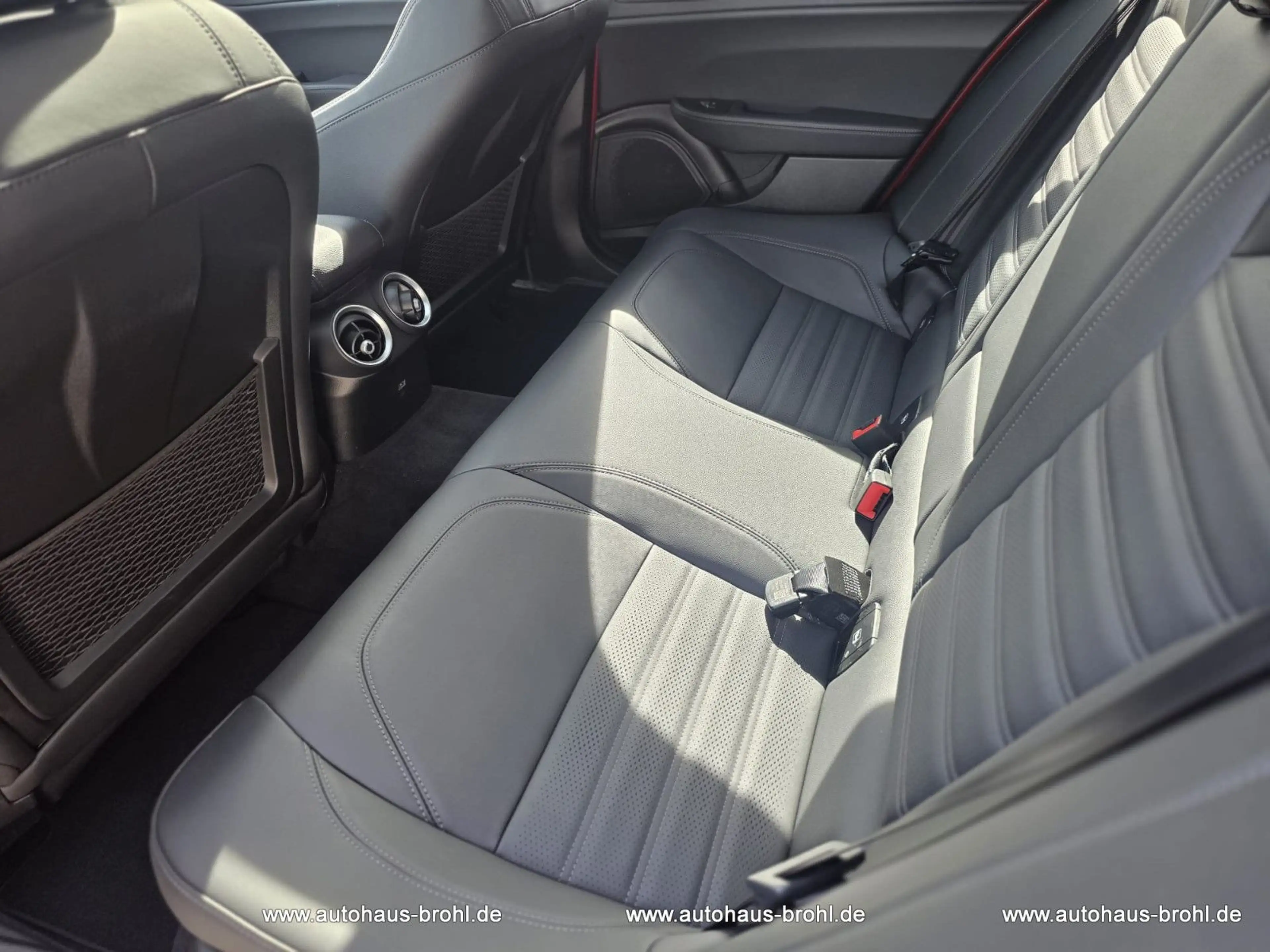 Alfa Romeo Giulia Veloce Q4 280PS — photo 12