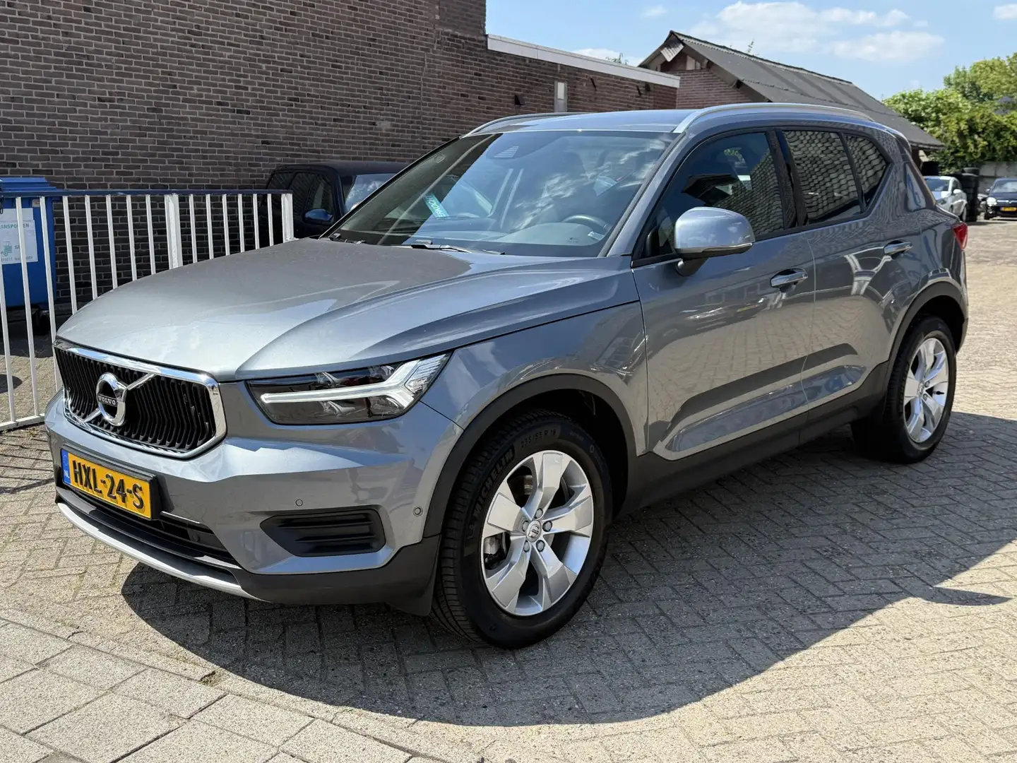 Volvo XC40 2.0 T4 AWD Momentum Intellisafe Pro Grigio - 2