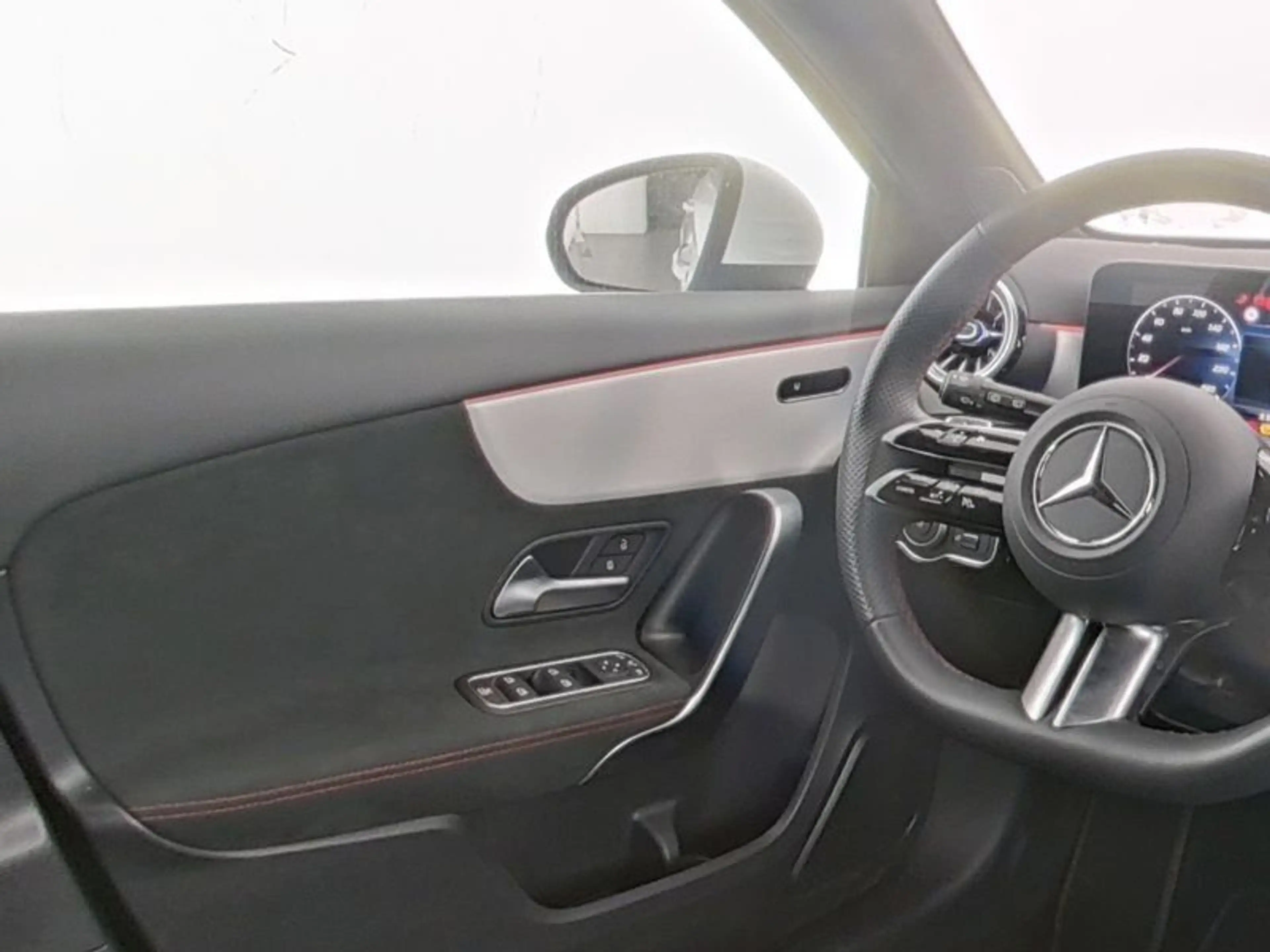 Mercedes-Benz A 200 d Edition AMG Kamera Distro 360° AHK Totw — photo 9