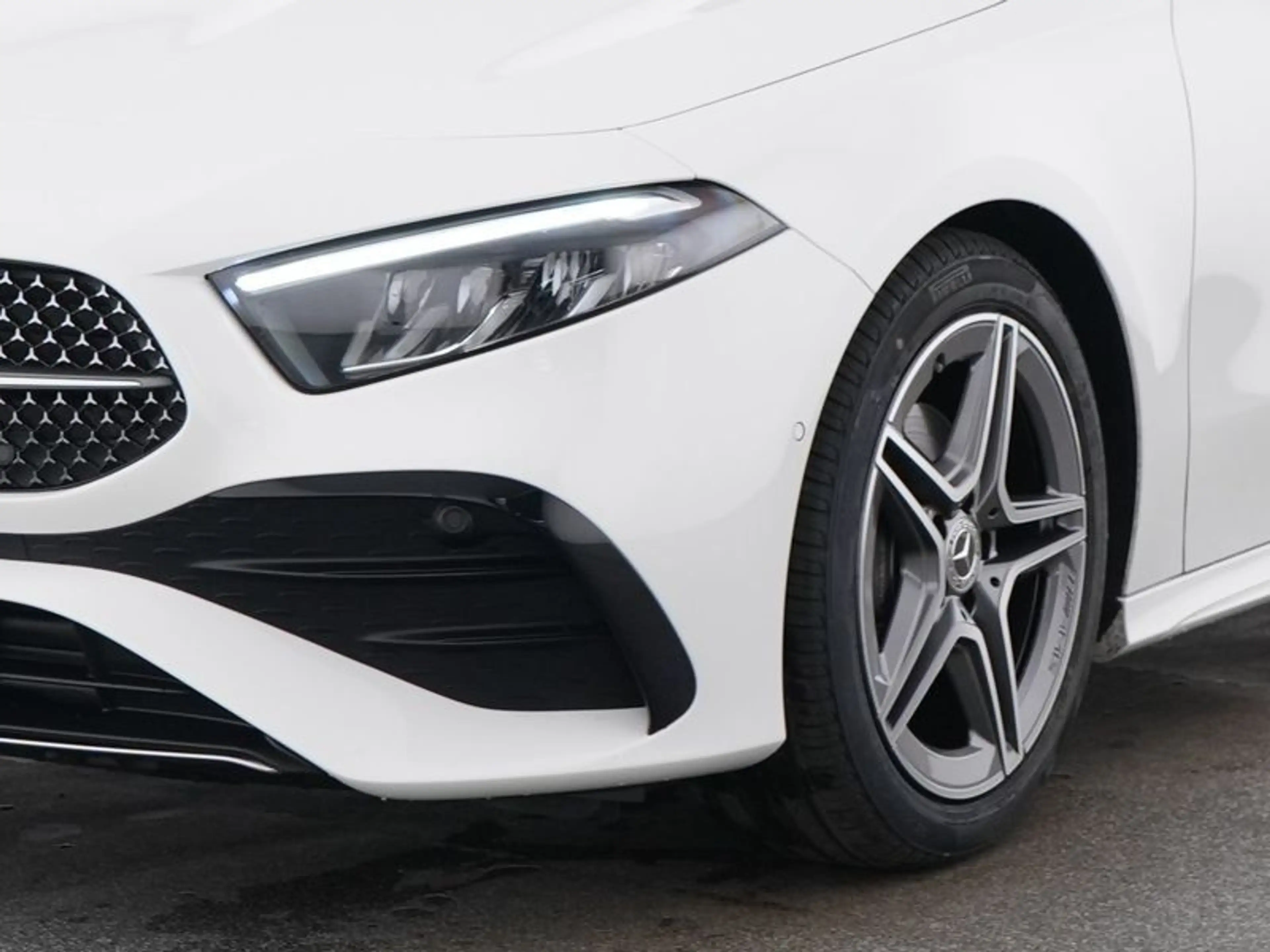 Mercedes-Benz A 200 d Edition AMG Kamera Distro 360° AHK Totw — photo 6