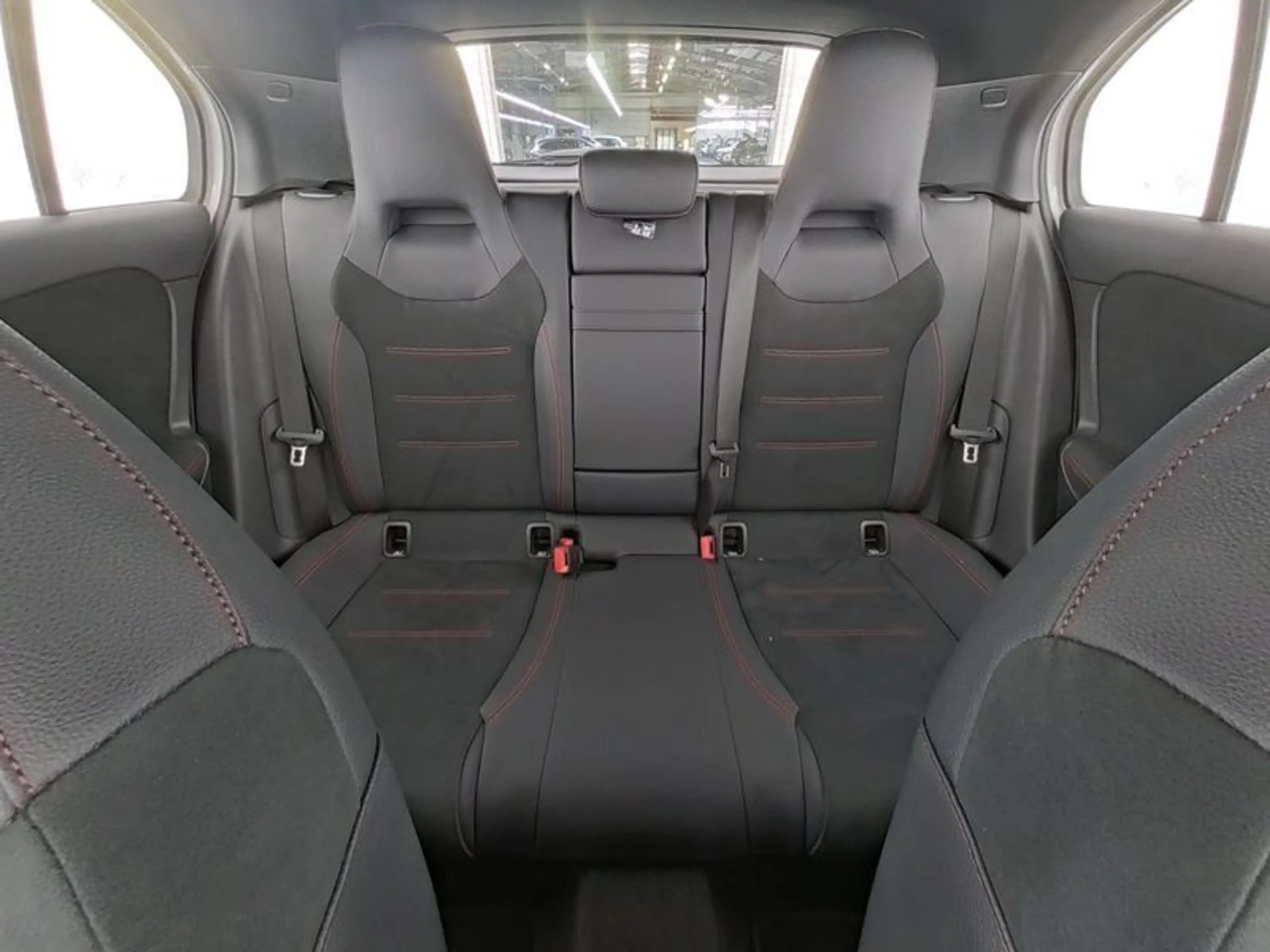 Mercedes-Benz A 200 d Edition AMG Kamera Distro 360° AHK Totw — photo 8