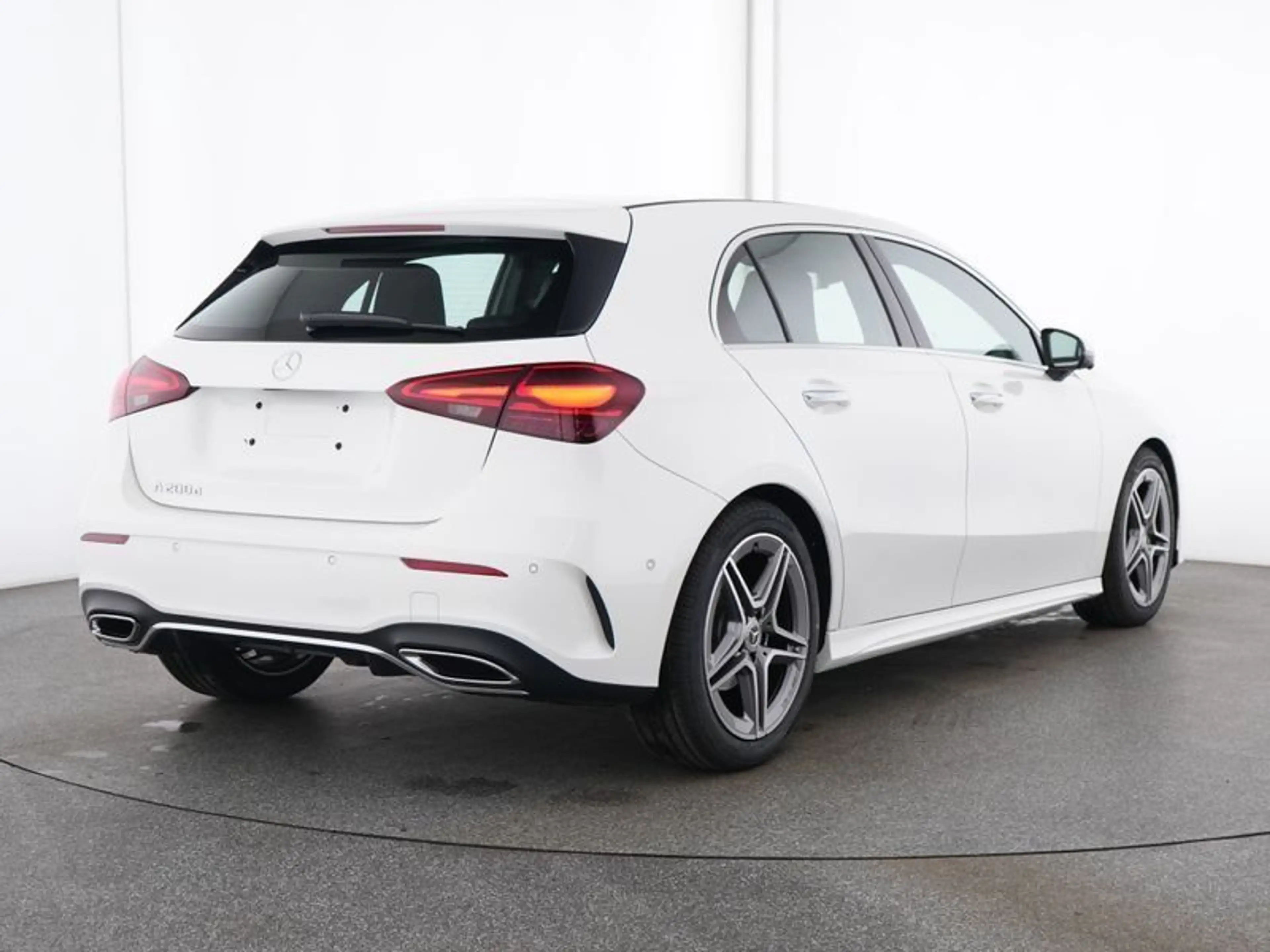 Mercedes-Benz A 200 d Edition AMG Kamera Distro 360° AHK Totw — photo 2