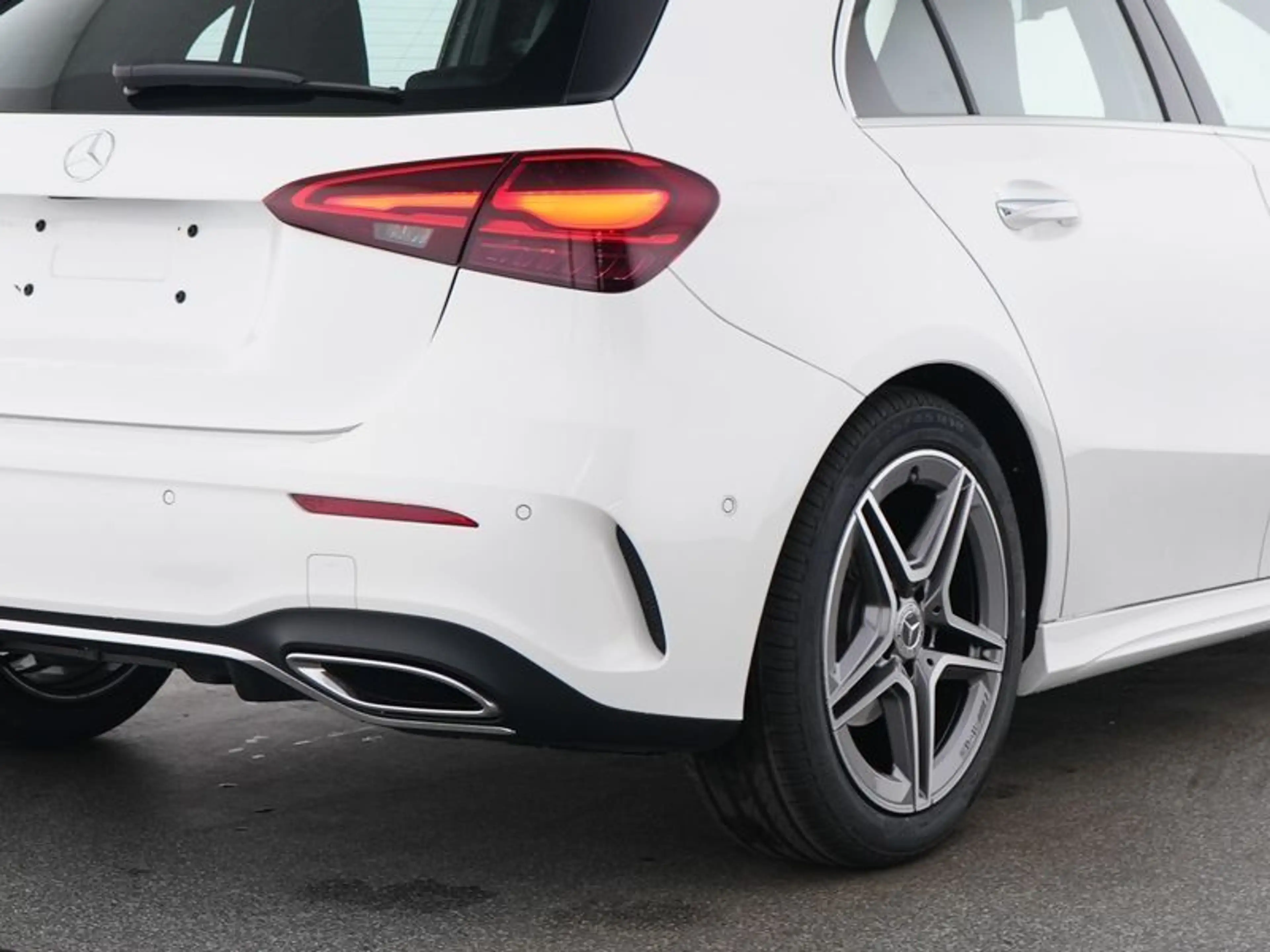 Mercedes-Benz A 200 d Edition AMG Kamera Distro 360° AHK Totw — photo 4