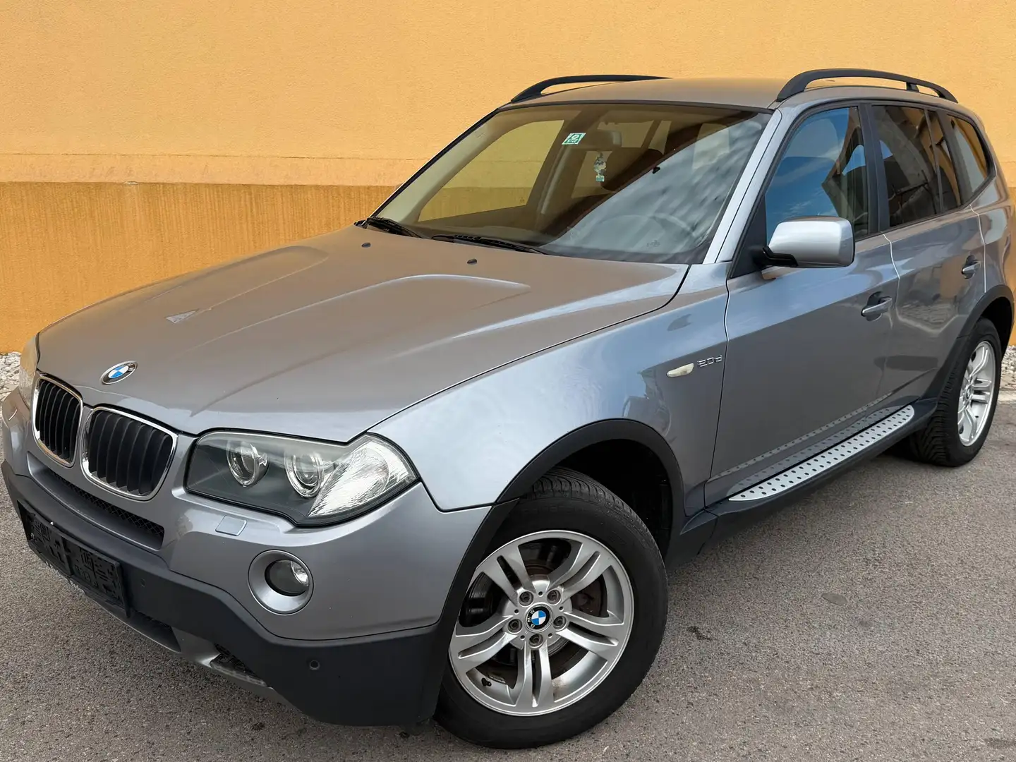 BMW X3 2.0 d Grau - 2