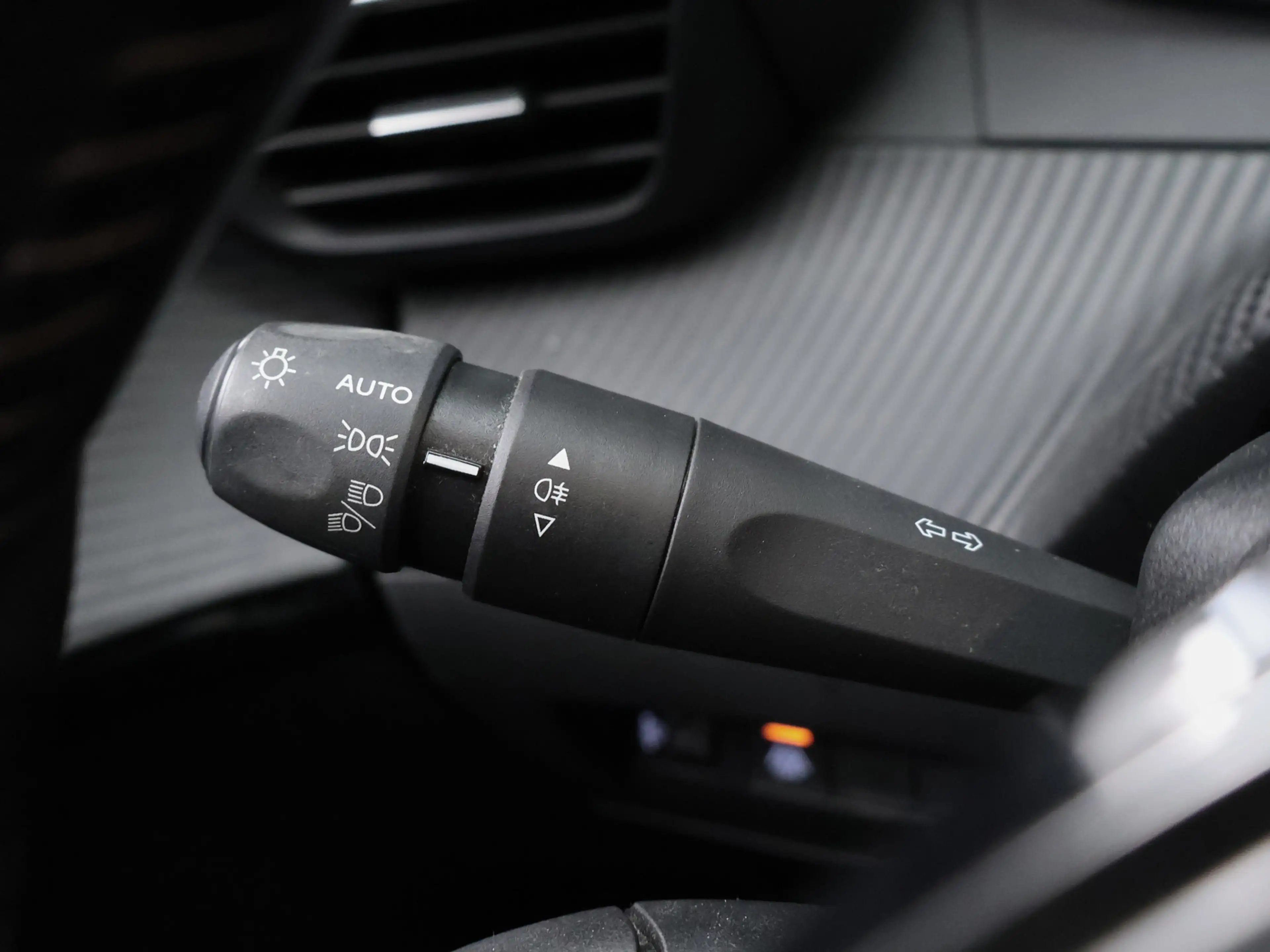 Peugeot e-208 EV Allure 50 kWh SOH 90% (CARPLAY,NAVI,LED,CRUISE, — photo 9