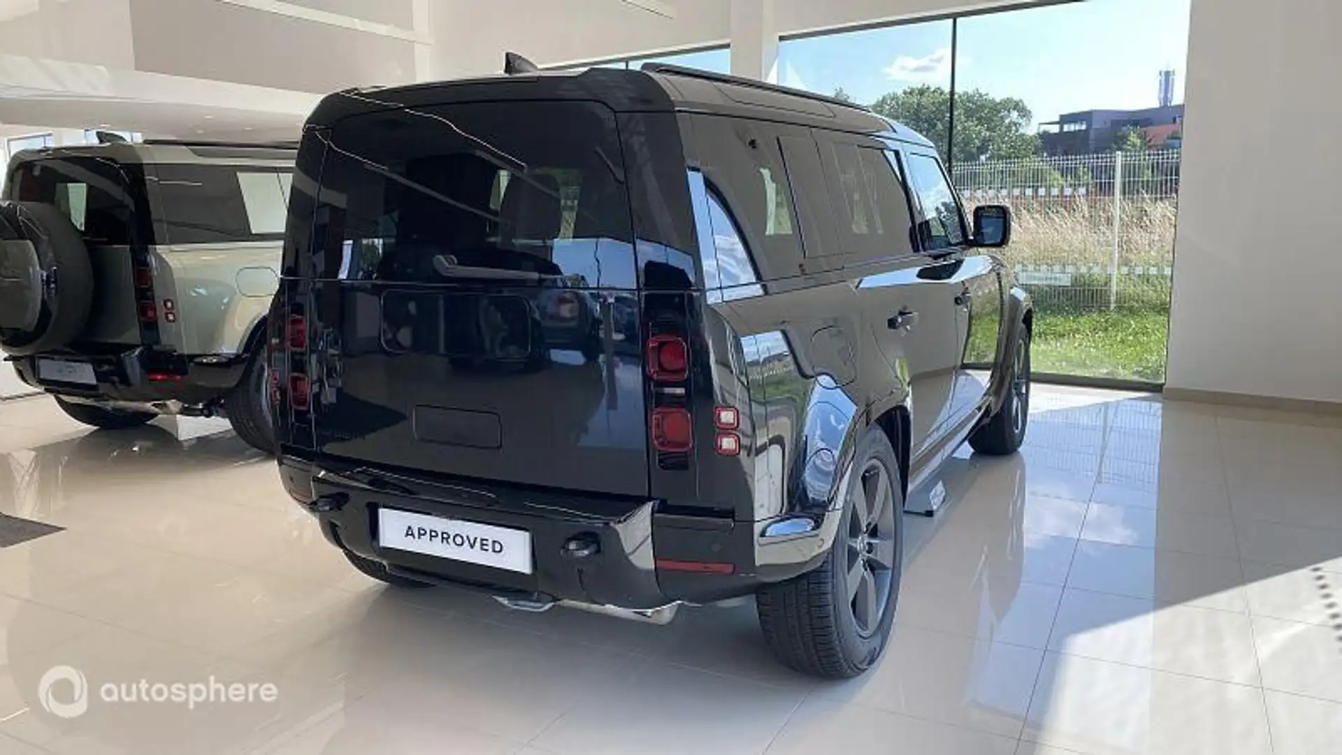 Land Rover Defender 110 2.0 P400e X-Dynamic SE - 2